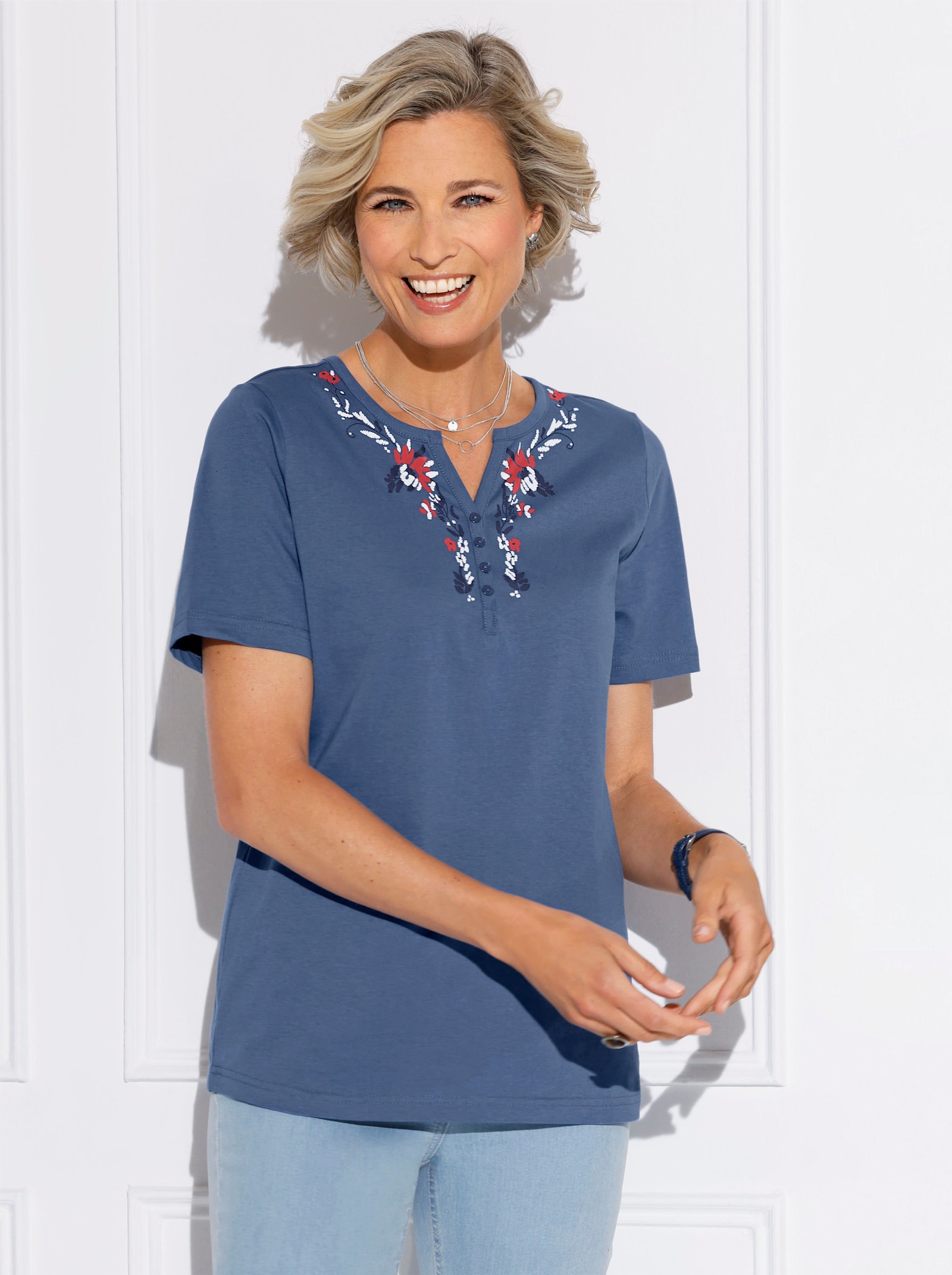 Kurzarmshirt mit platziertem Floral-Print - jeansblau-rot