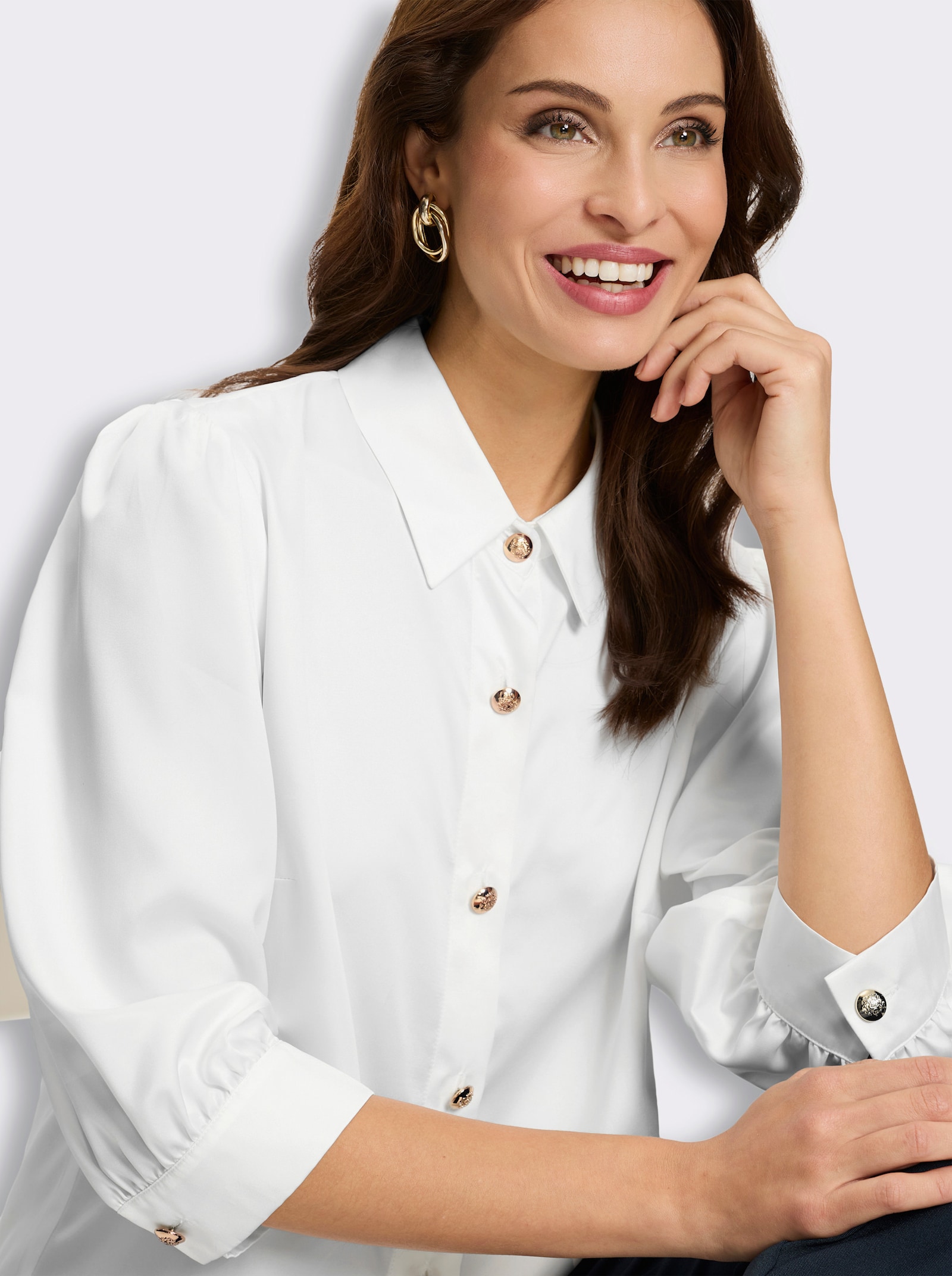 Satinbluse mit goldfarbenen Schmucknöpfen - ecru