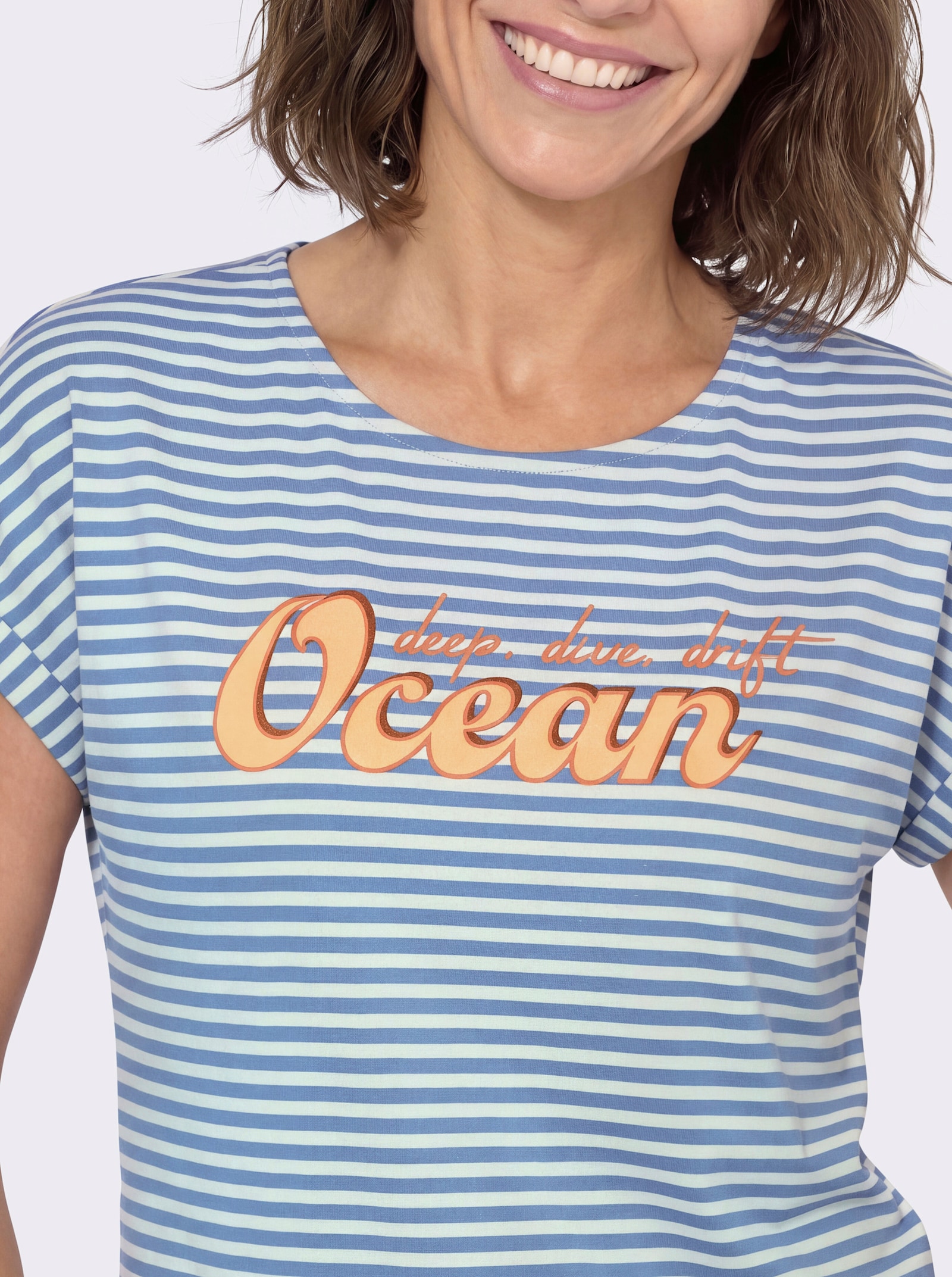 Ringelshirt mit Frontdruck - mittelblau-ecru-geringelt