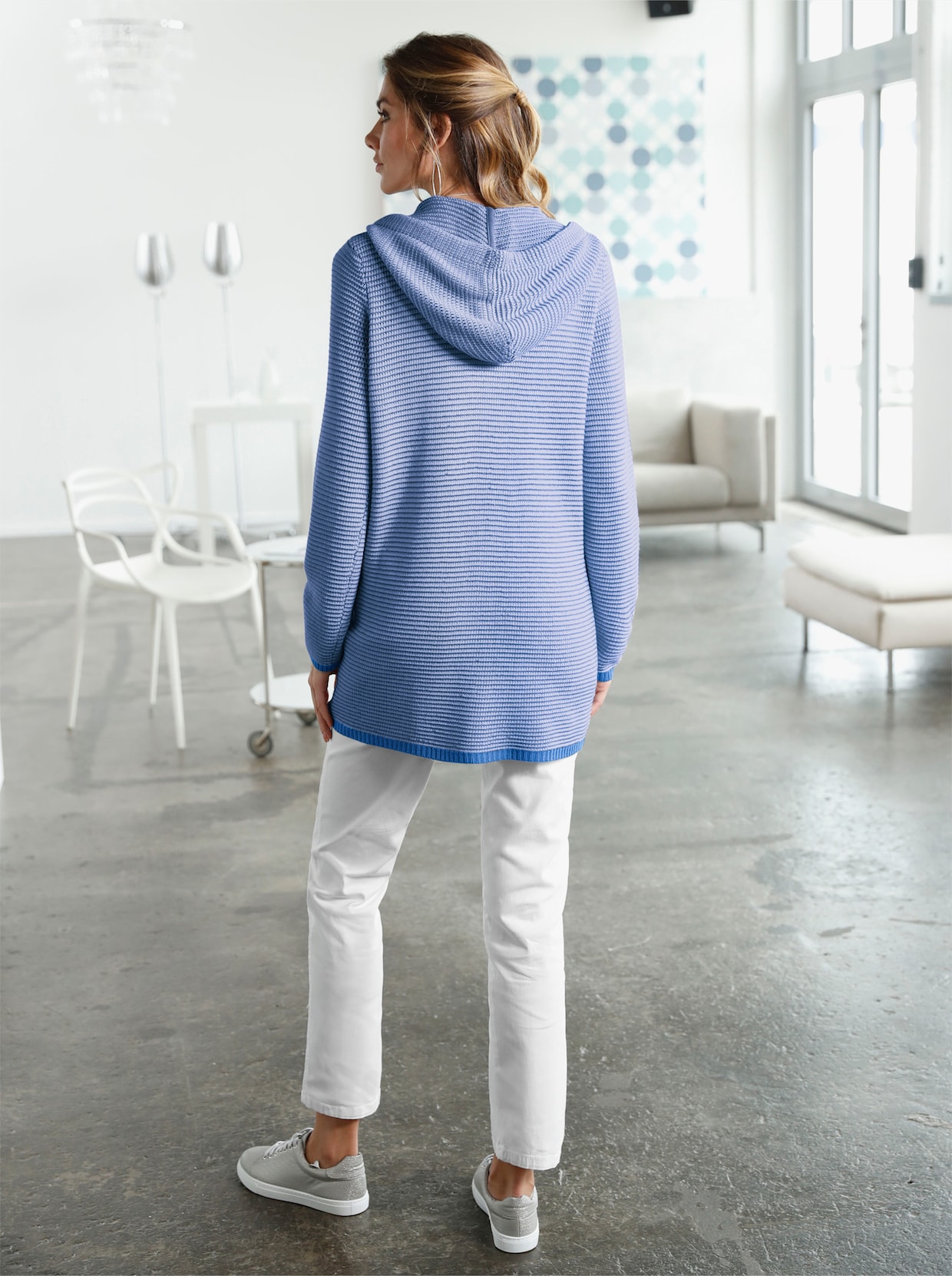 Pletený sveter s kapucňou - Džínsovo modré pruhovanie