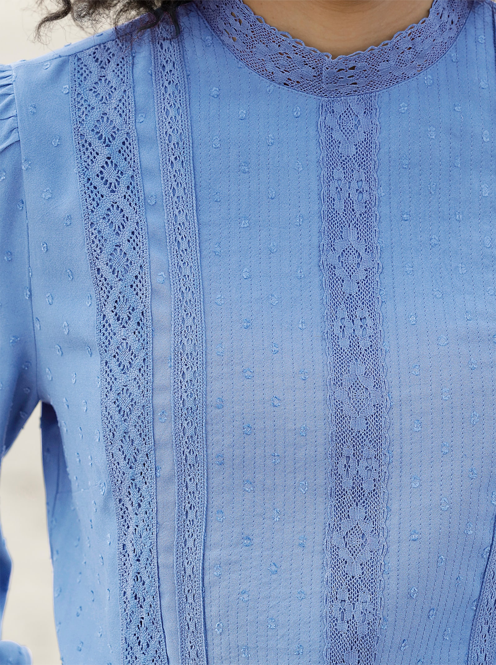 heine Spitzenbluse aus Strukturware - himmelblau