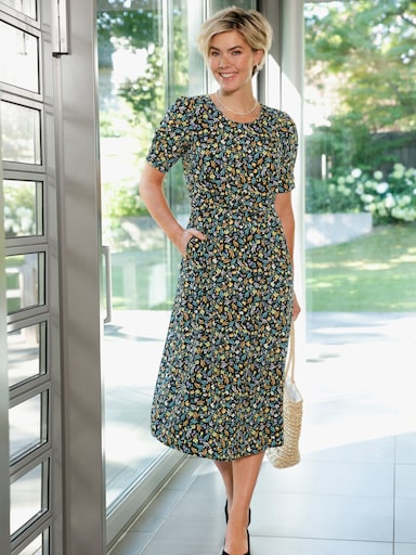 Sommerkleid mit floralem Muster - schwarz-apricot-bedruckt