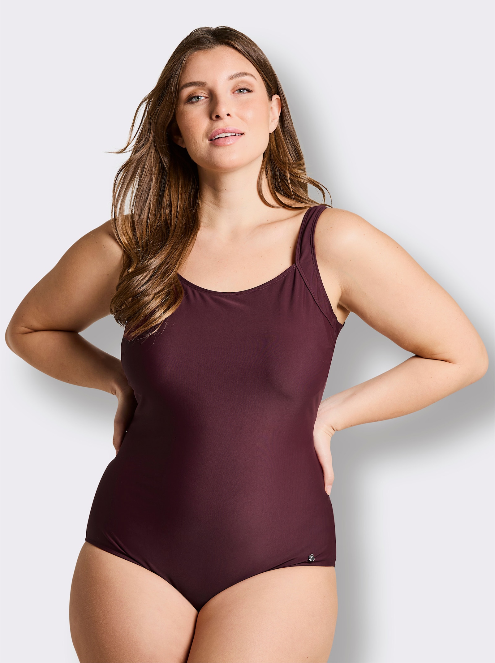 sheego Badpak met geraffineerde uitsnijding op de rug - bordeaux