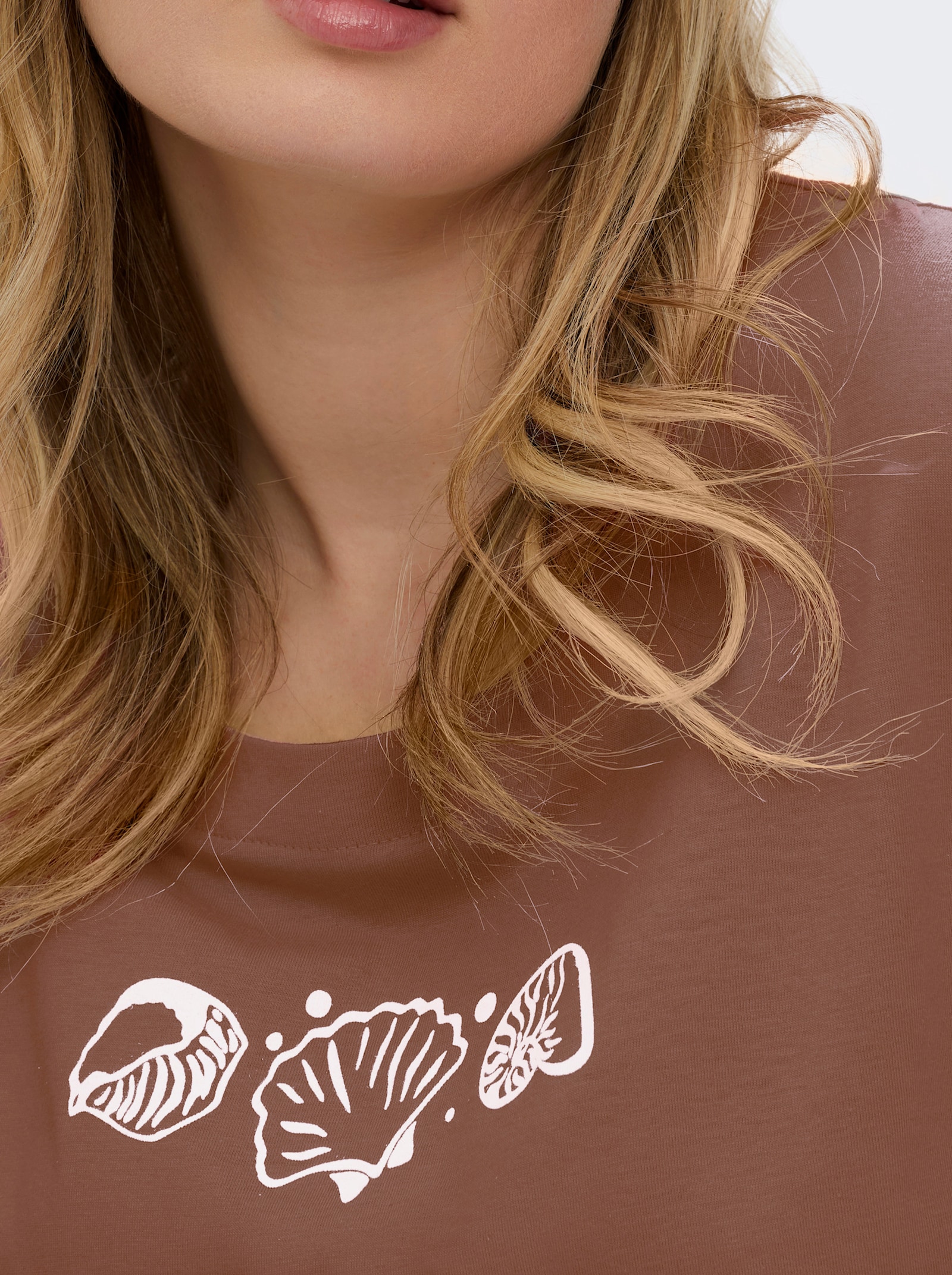 Kurzarmshirt mit Muschel-Druck - braun