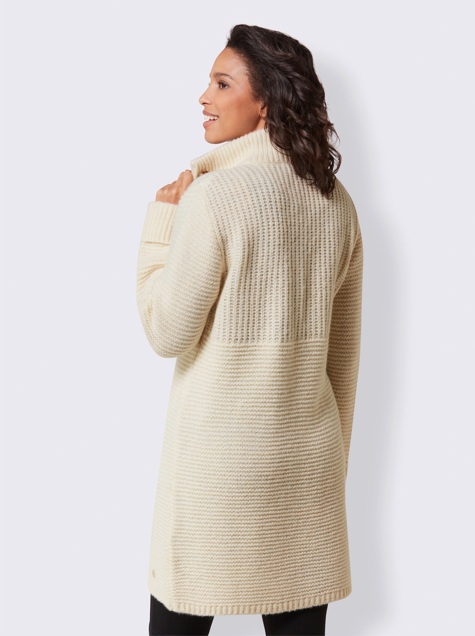 CREATION L PREMIUM Longstrickjacke mit Knöpfen in Horn-Optik - ecru