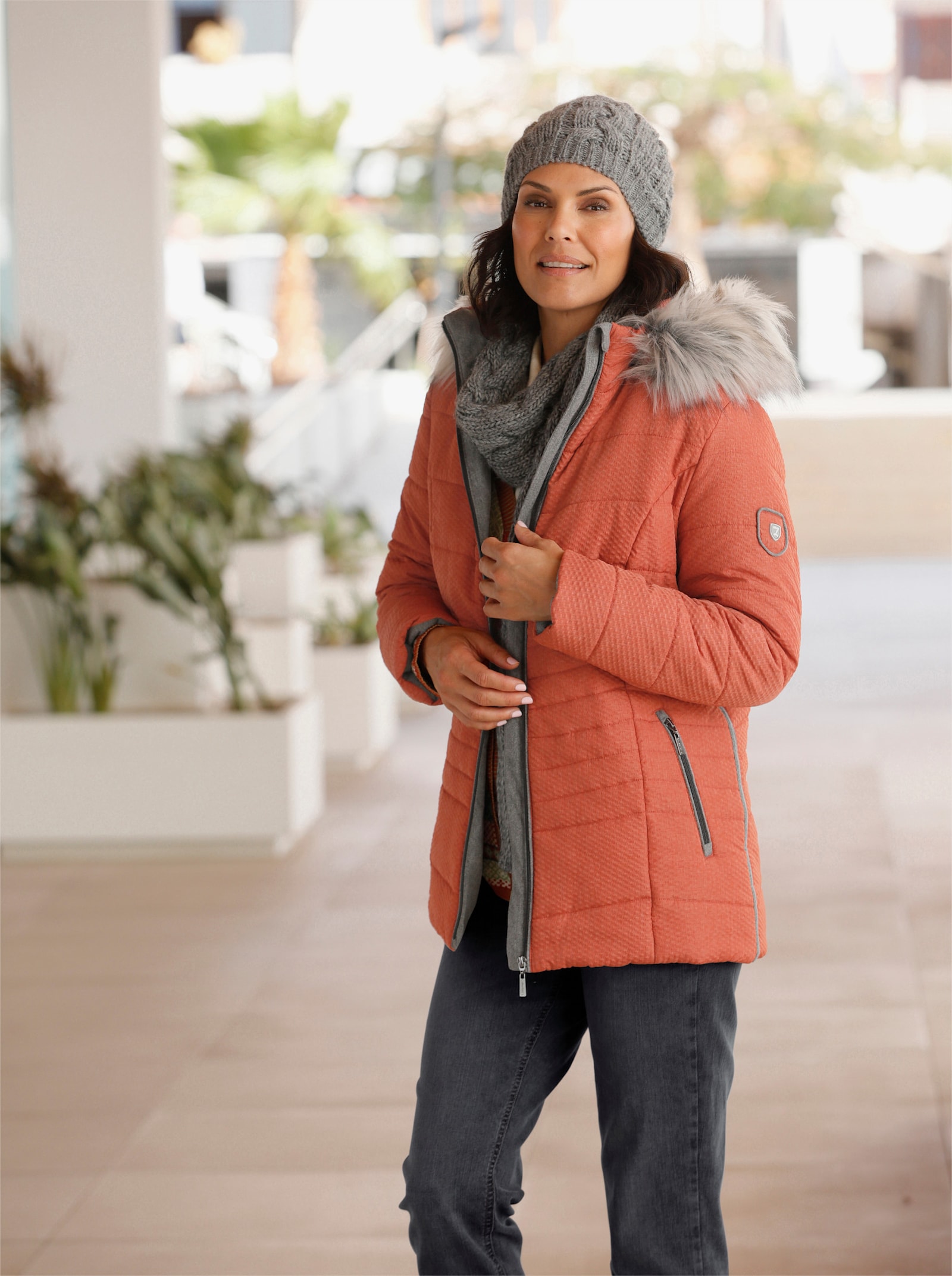 Steppjacke mit abnehmbarem Pelz-Imitat - rostrot