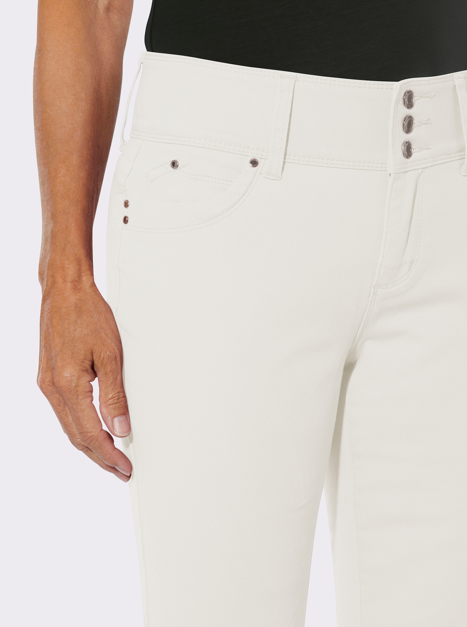 Bermudas mit gekrempeltem Saum - weiß