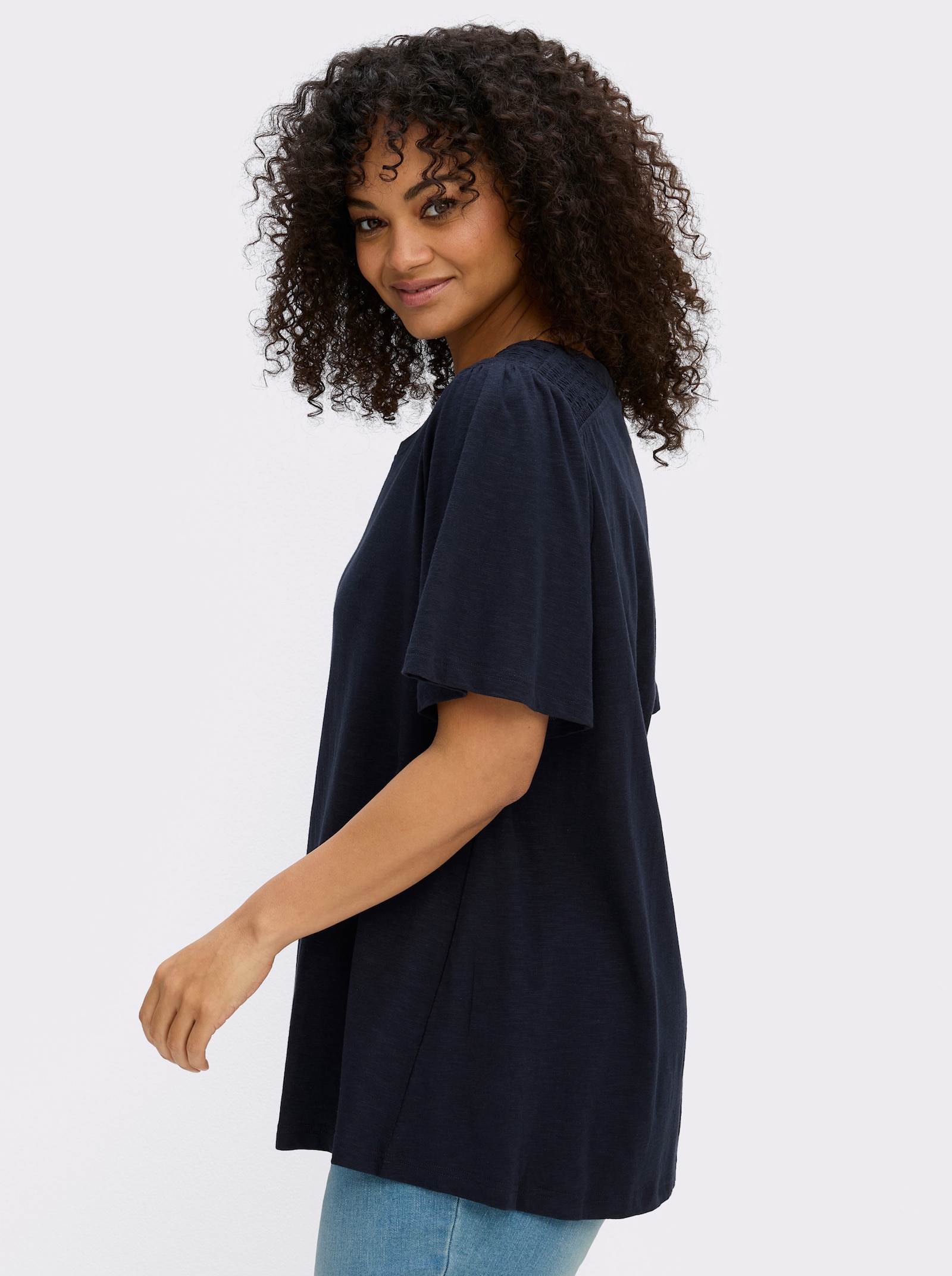 sheego Shirt in A-lijn, met gesmokte schouderpas - diepblauw
