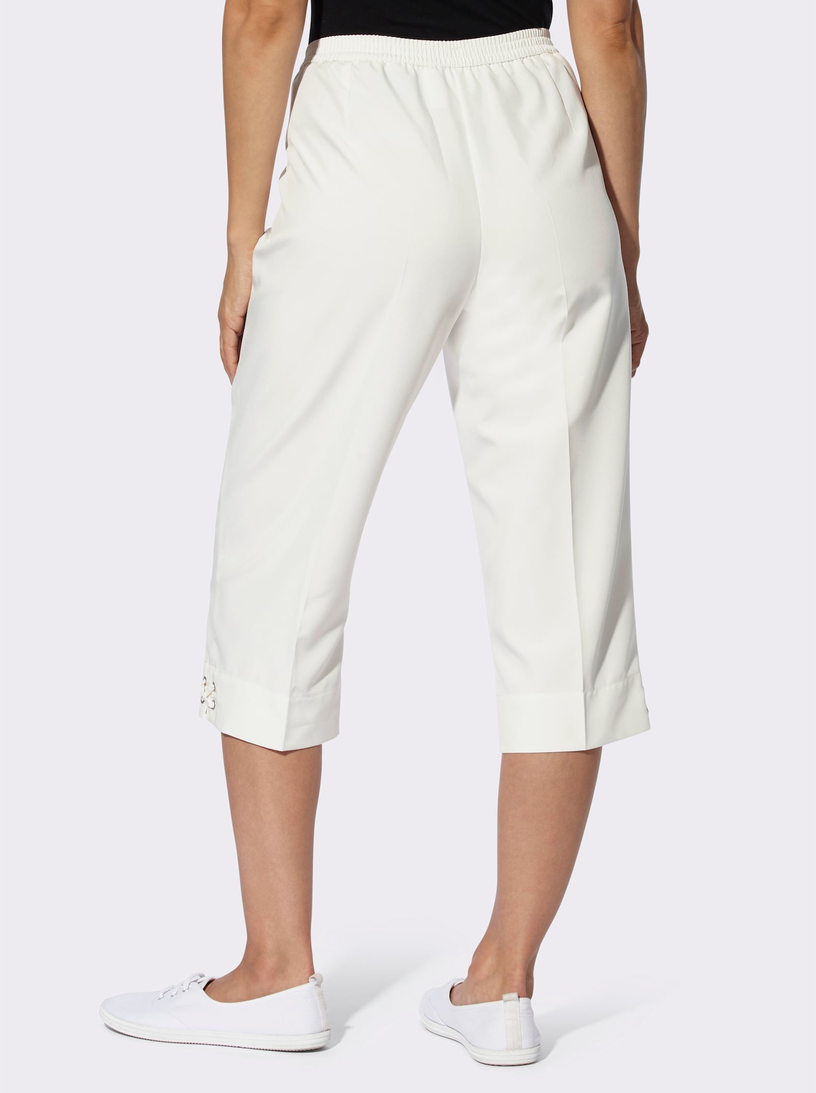 Caprihose mit Bändchen- und Ösenverzierung - ecru