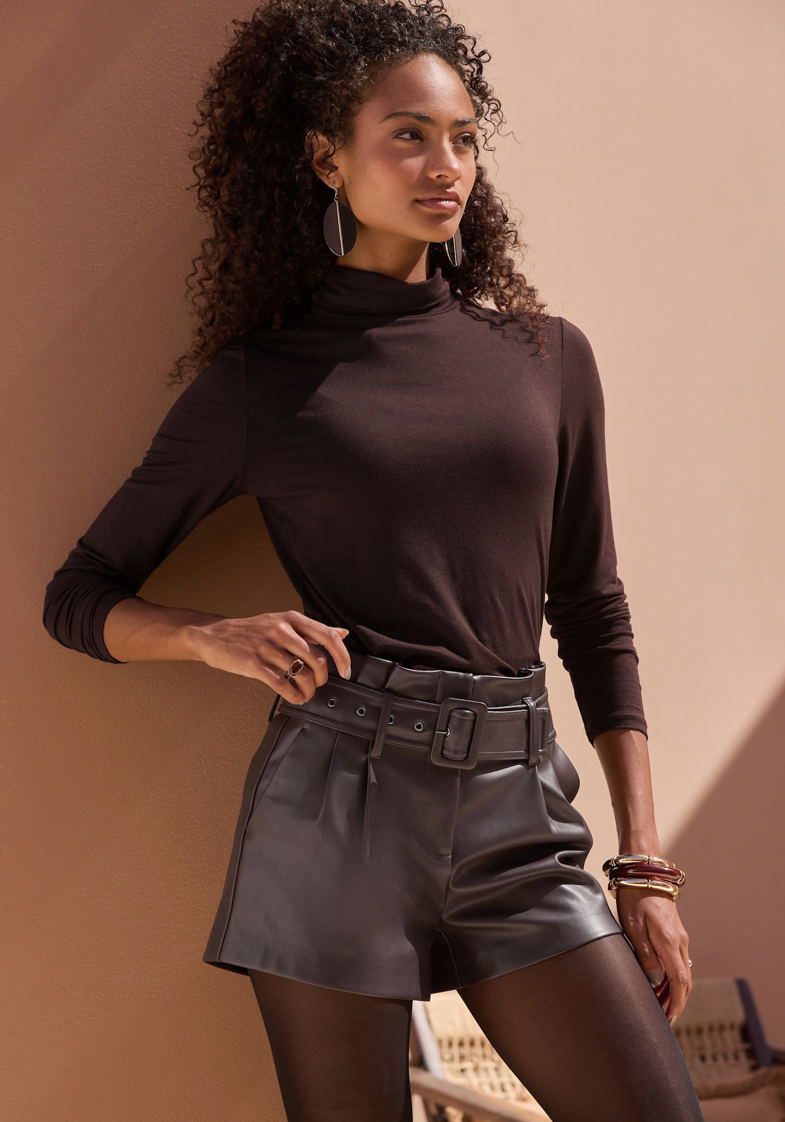 LASCANA Colshirt - donkerbruin
