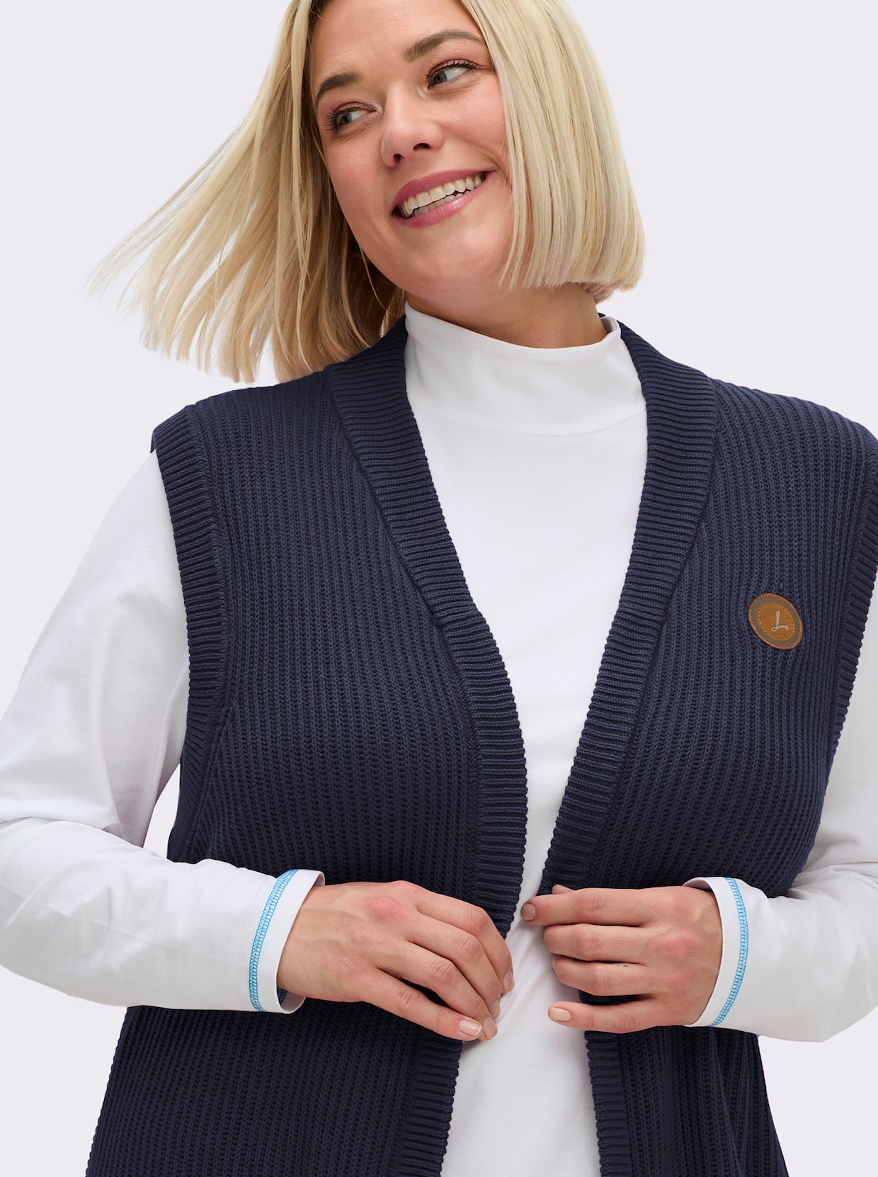 Strickweste in Longform, gerippt - marine