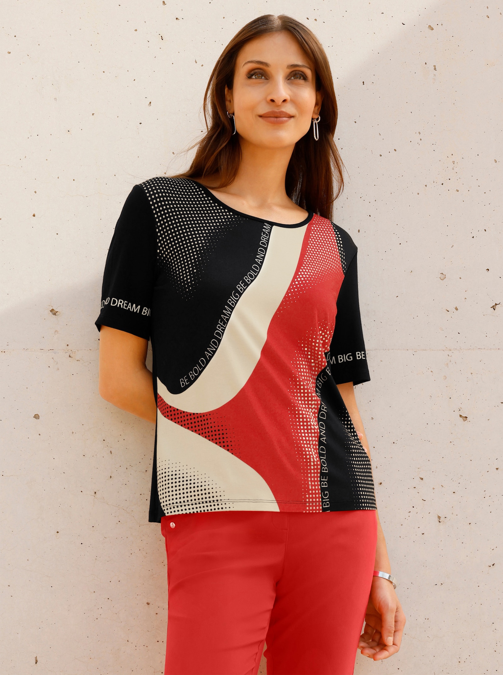 Kurzarmshirt mit einfarbigem Rückenteil - erdbeere-schwarz-bedruckt