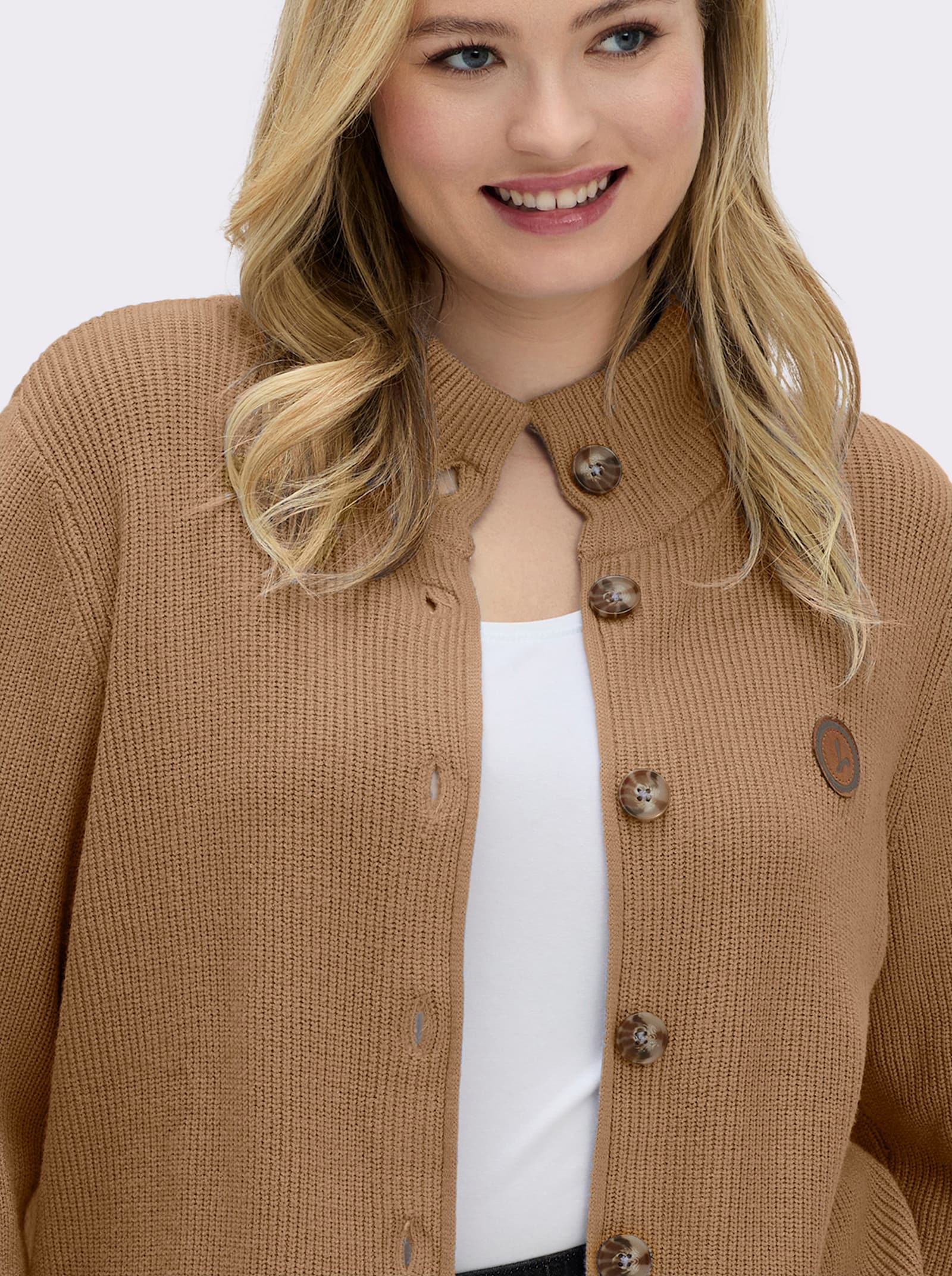 Longstrickjacke mit Stehkragen - camel