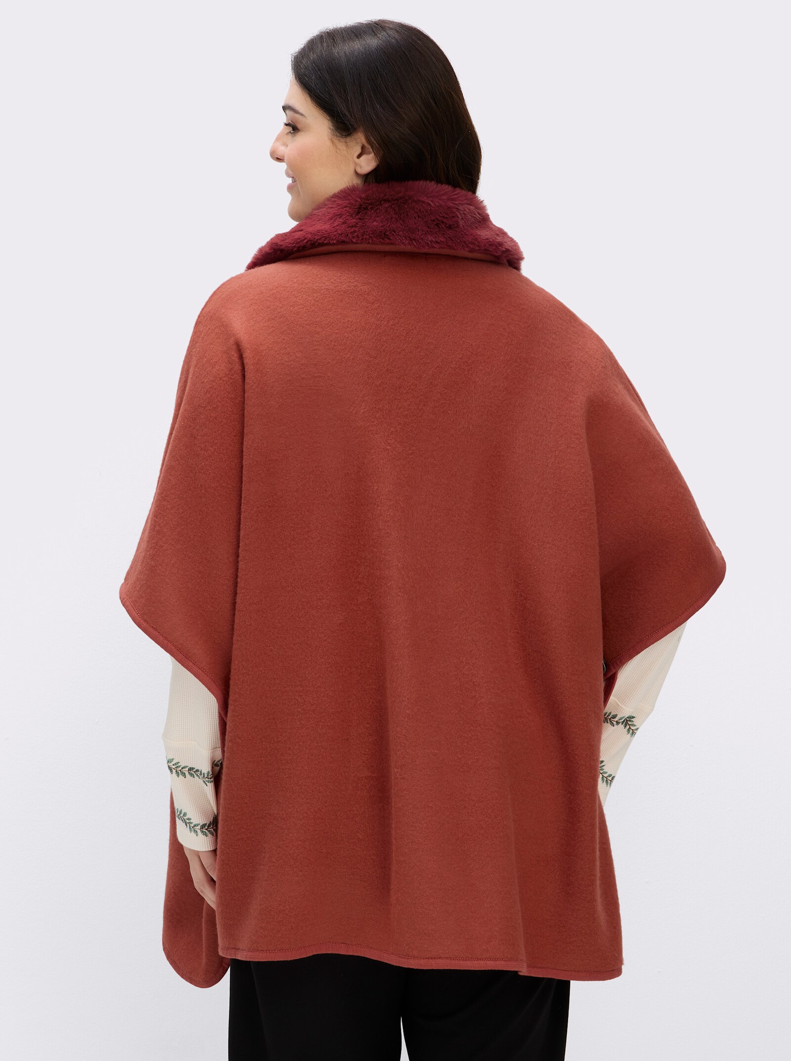 sheego by Joe Browns Strickcape mit Besatz aus Fellimitat - rostrot
