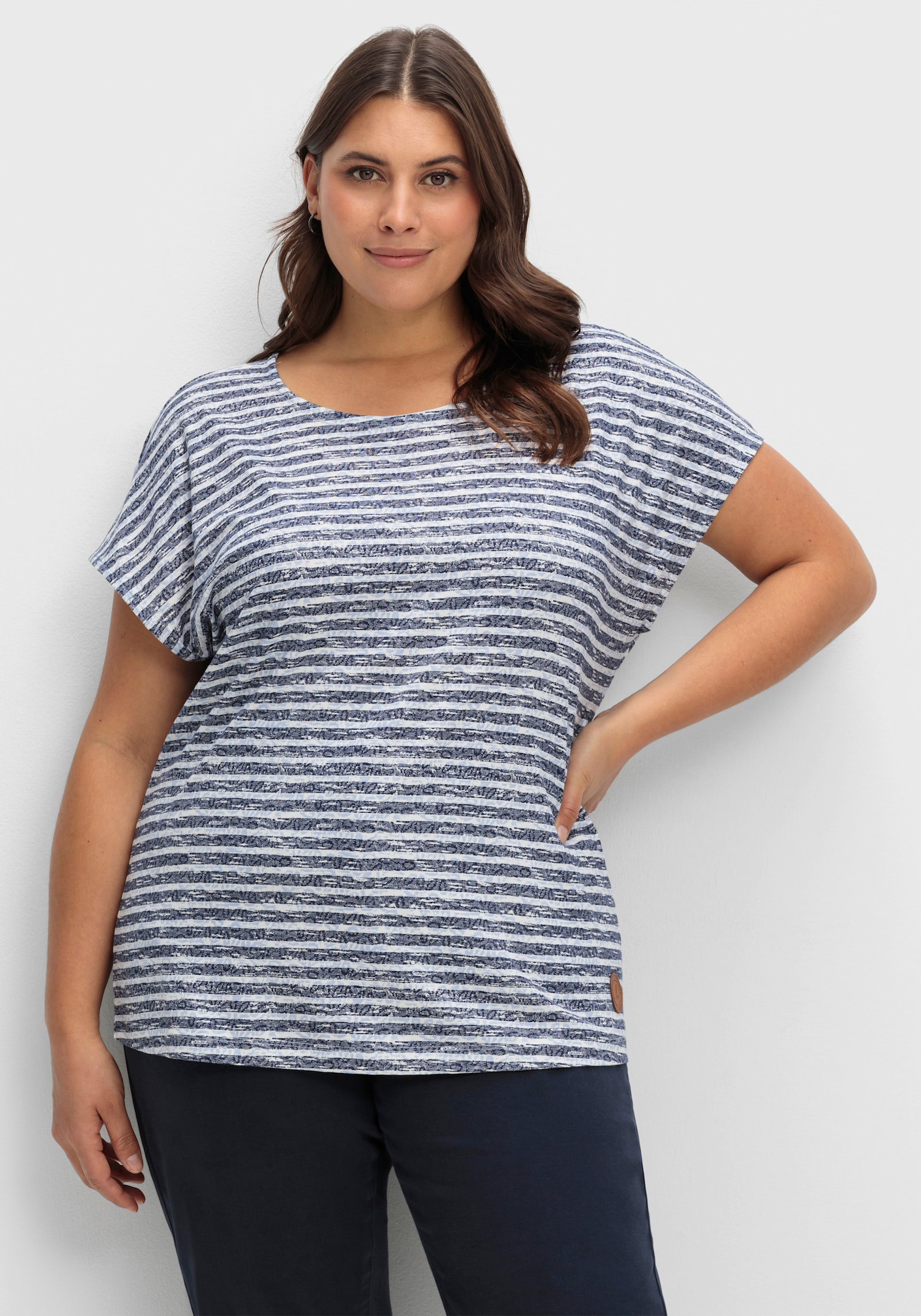 Rundhalsshirt mit weicher Baumwolle - marine-ecru-geringelt