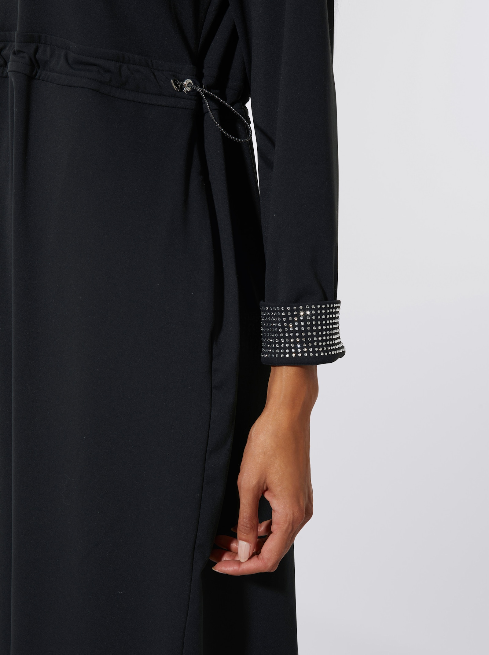 Polokleid mit Weitenregulierung auf Taillenhöhe - schwarz