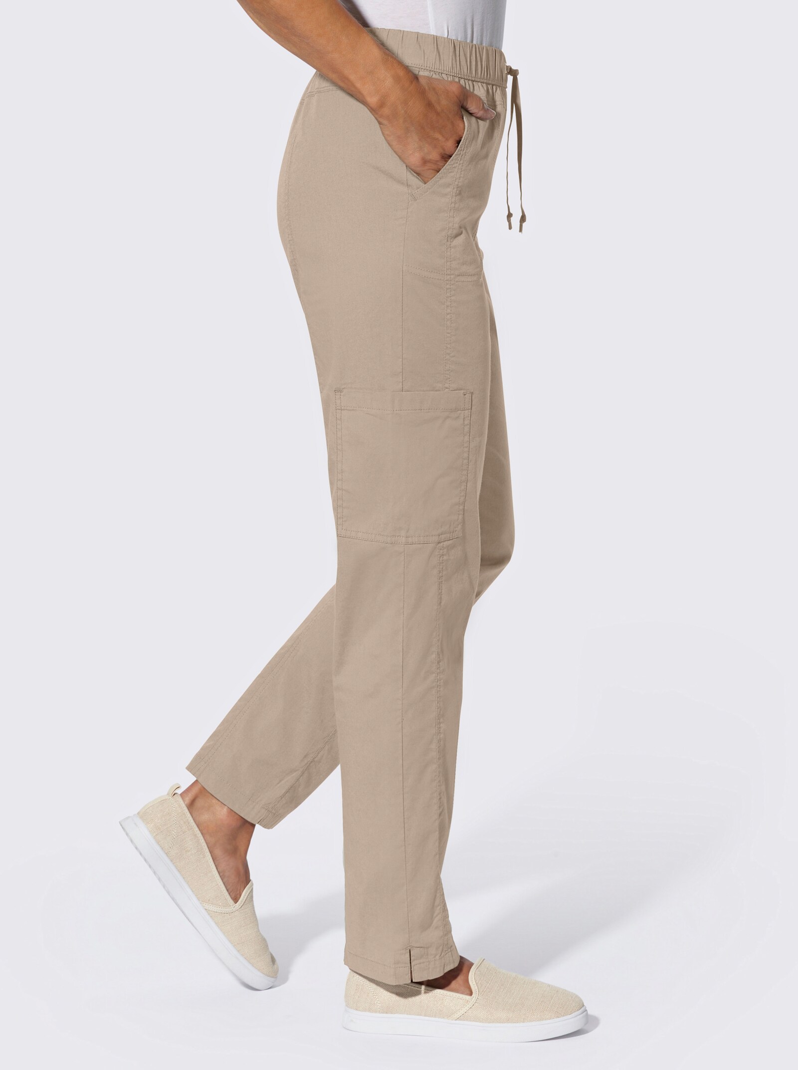 Schlupfhose mit aufgesetzter Tasche am Bein - sesam