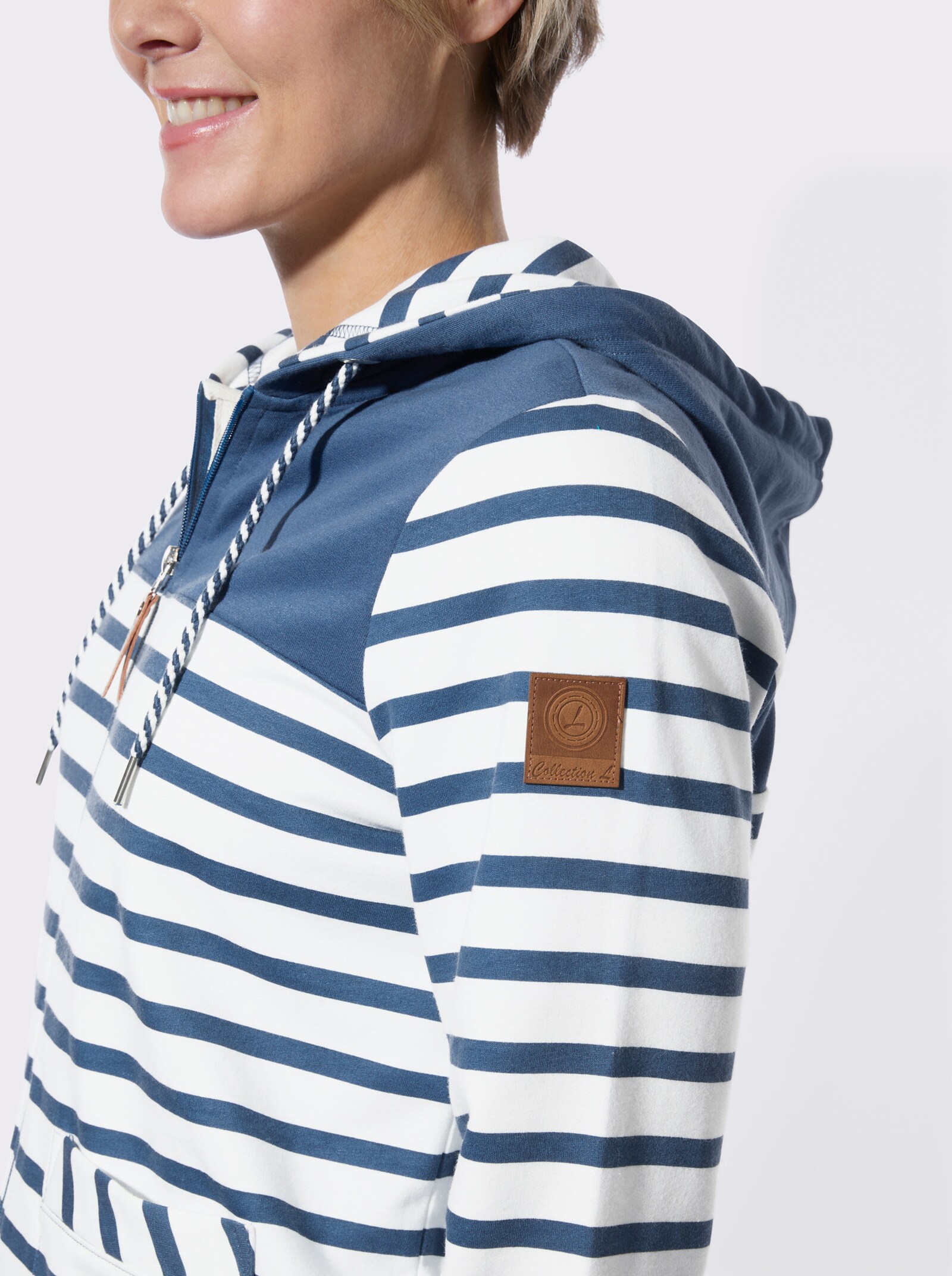 Shirtjacke mit schrägen Vordertaschen - jeansblau-ecru-geringelt