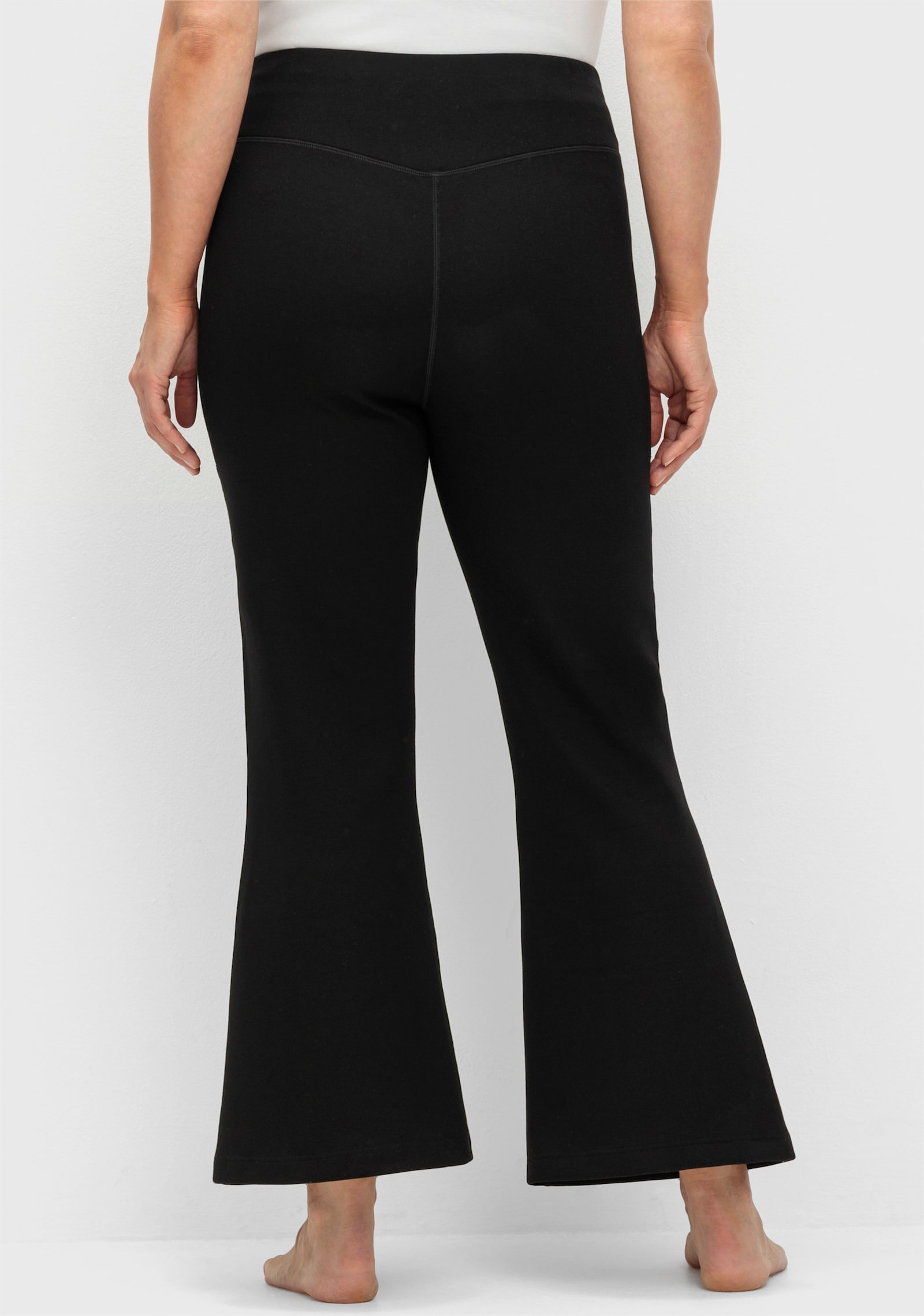 sheego Functionele broek in bootcut-model - zwart