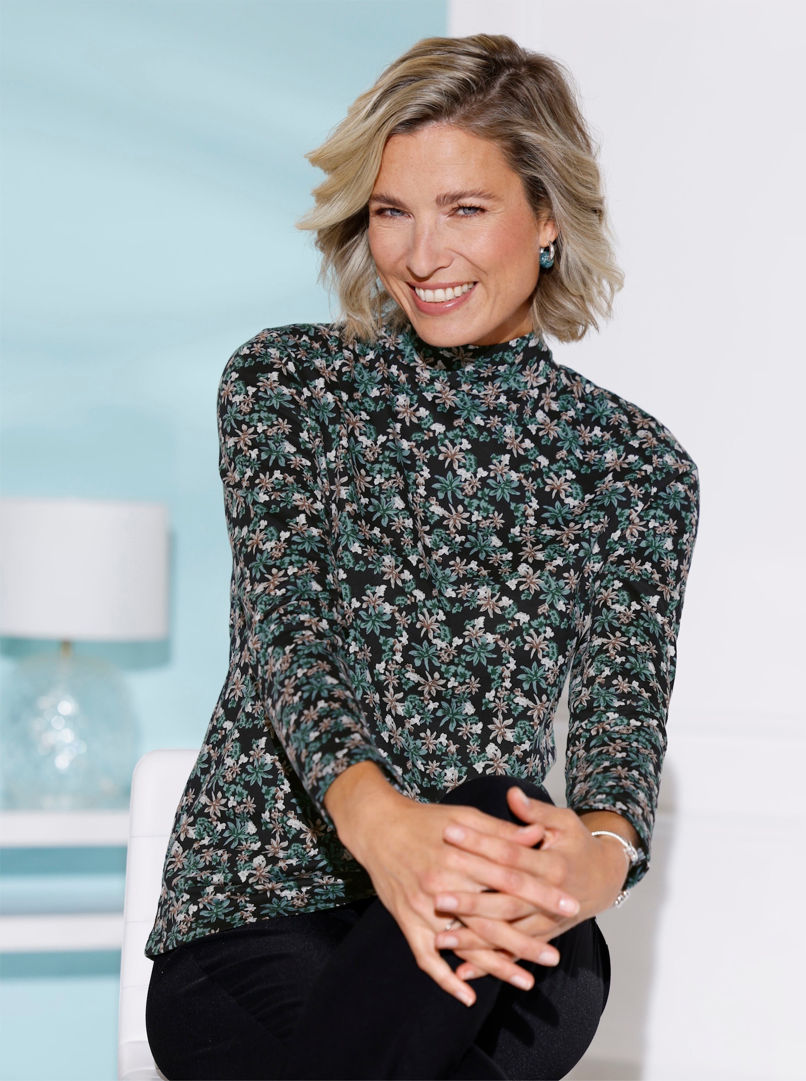 Stehkragenshirt mit Blumen-Druck allover - moos-sesam-bedruckt