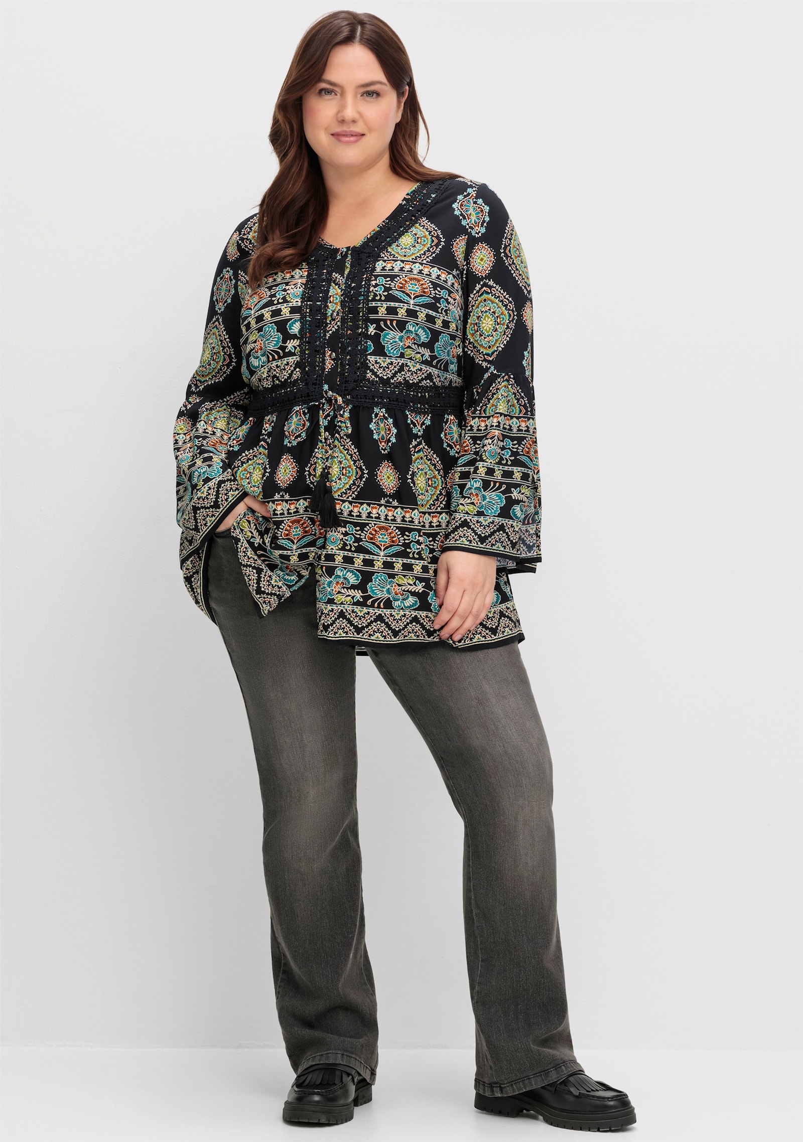 sheego by Joe Browns Longbluse mit Trompetenärmeln - schwarz-gemustert