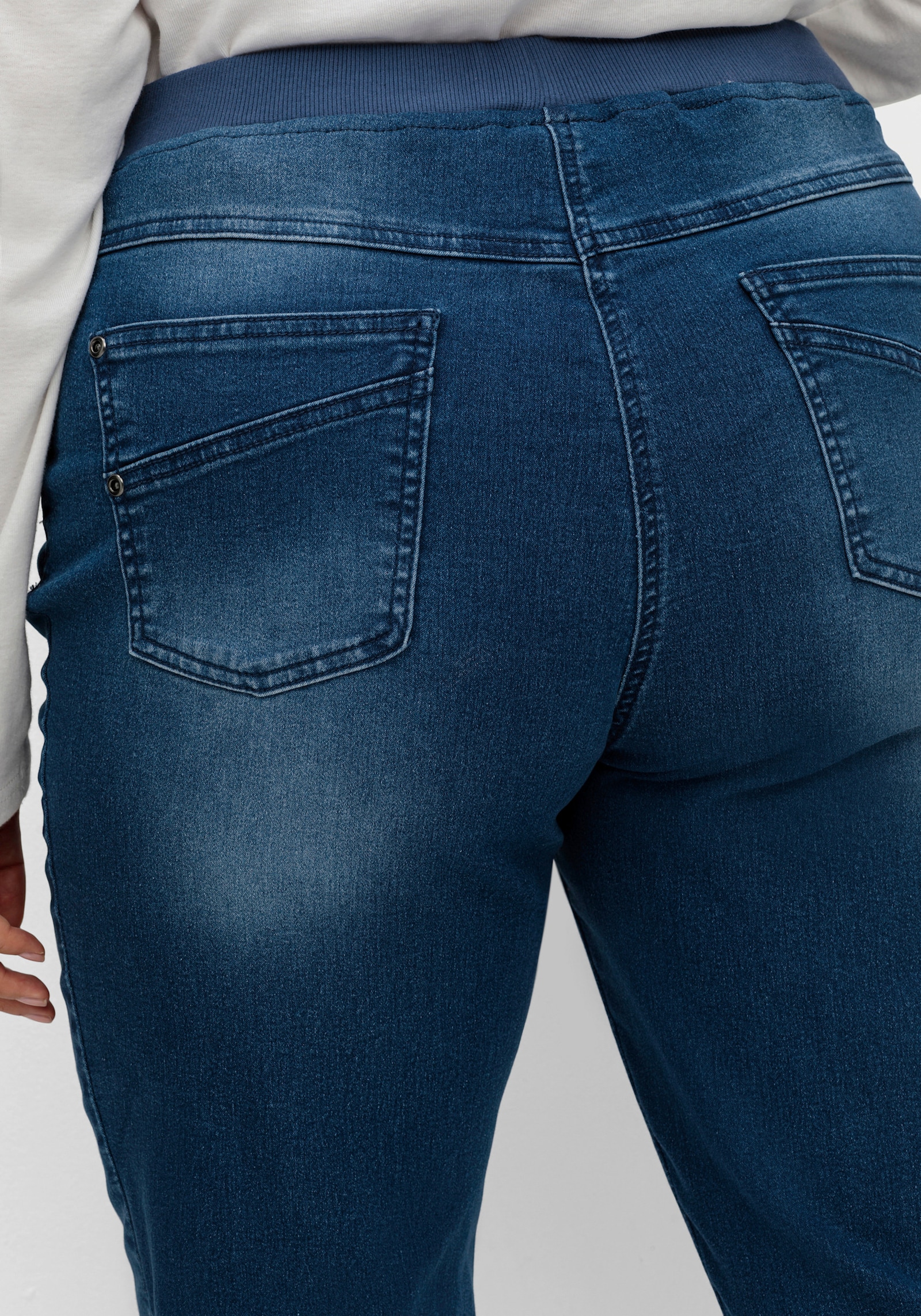 Schlupfjeans mit geripptem Strick-Dehnbund - blue-stone-washed