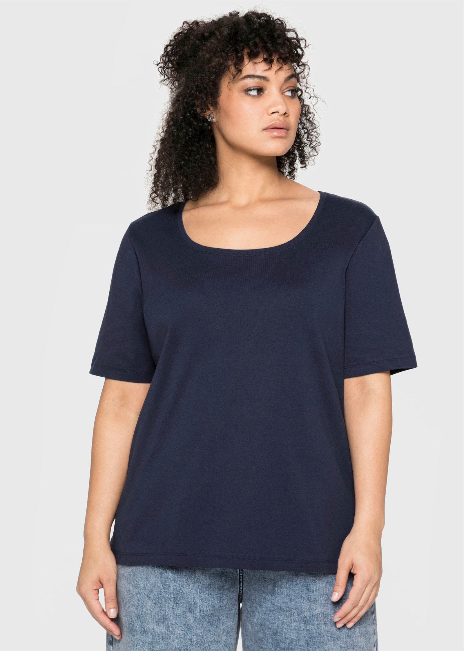 sheego T-shirt met diepe ronde hals - marine