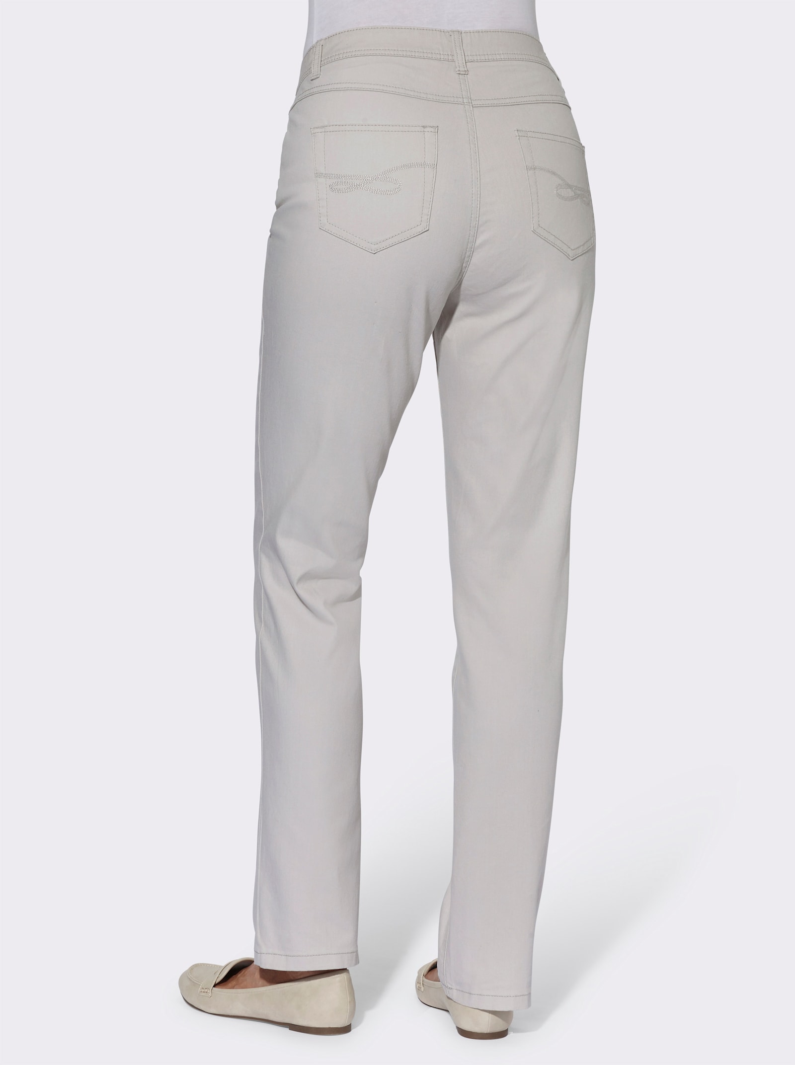 Jeans mit bestickten Gesäßtaschen - hellgrau