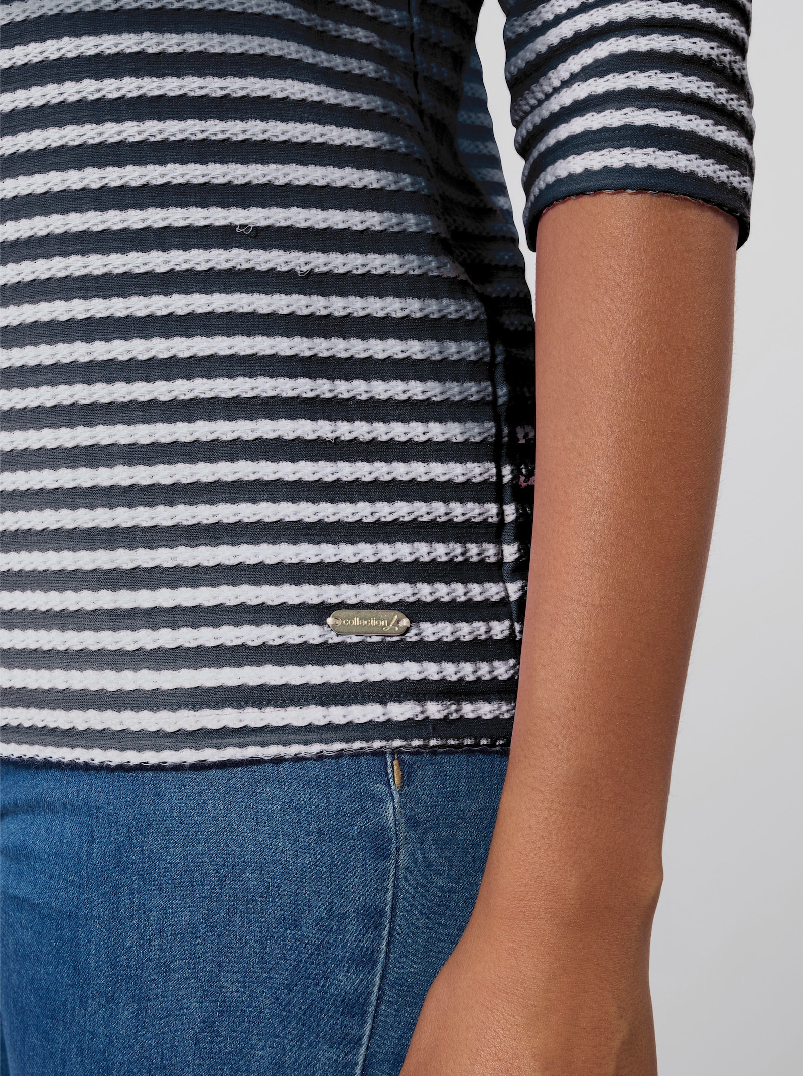 Pruh. tričko s lodičk. výstrihom - námornícka-biela-pruhovaná