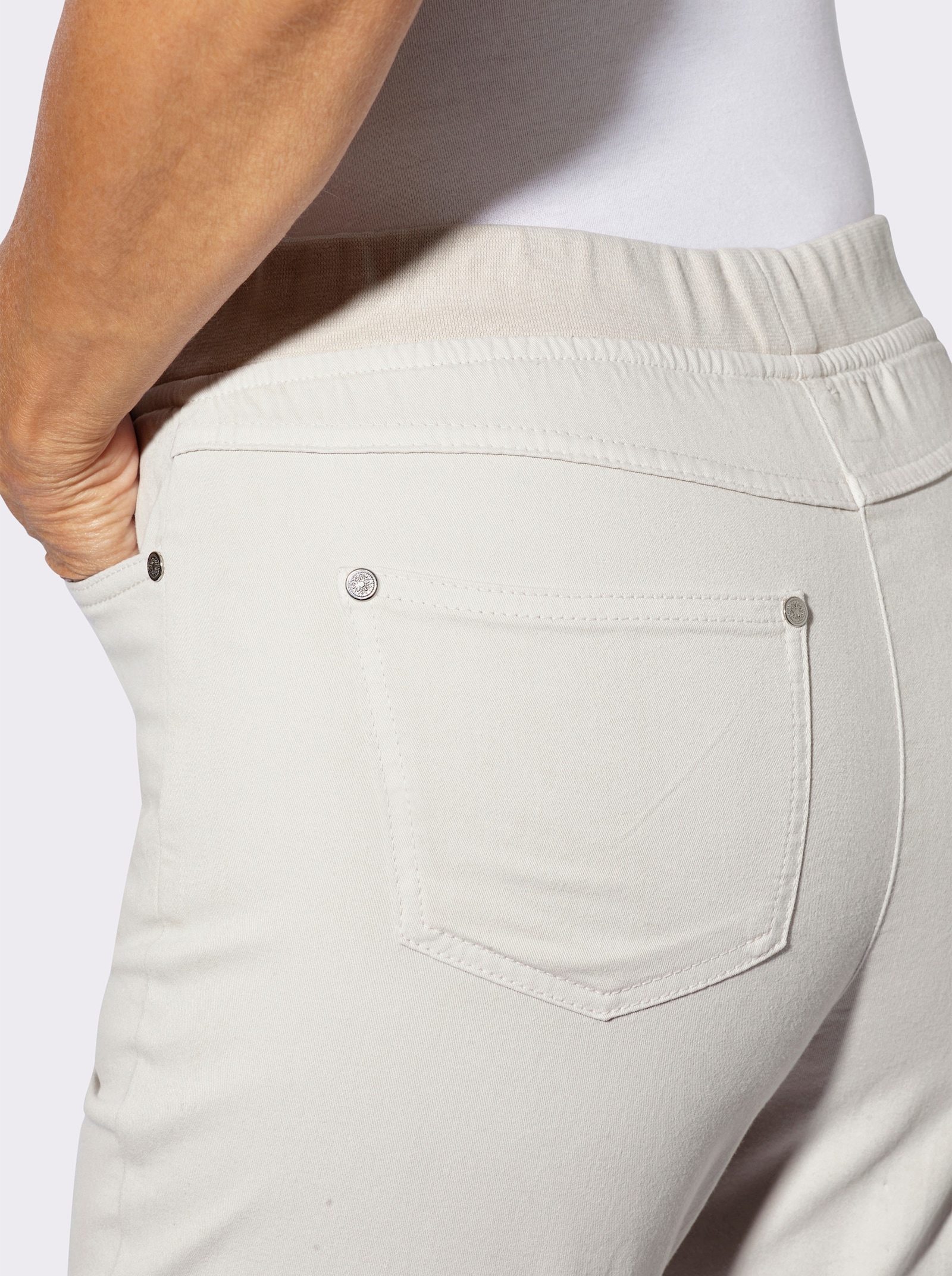 Jean 7/8 en qualité douce avec ceinture en jersey - gris clair