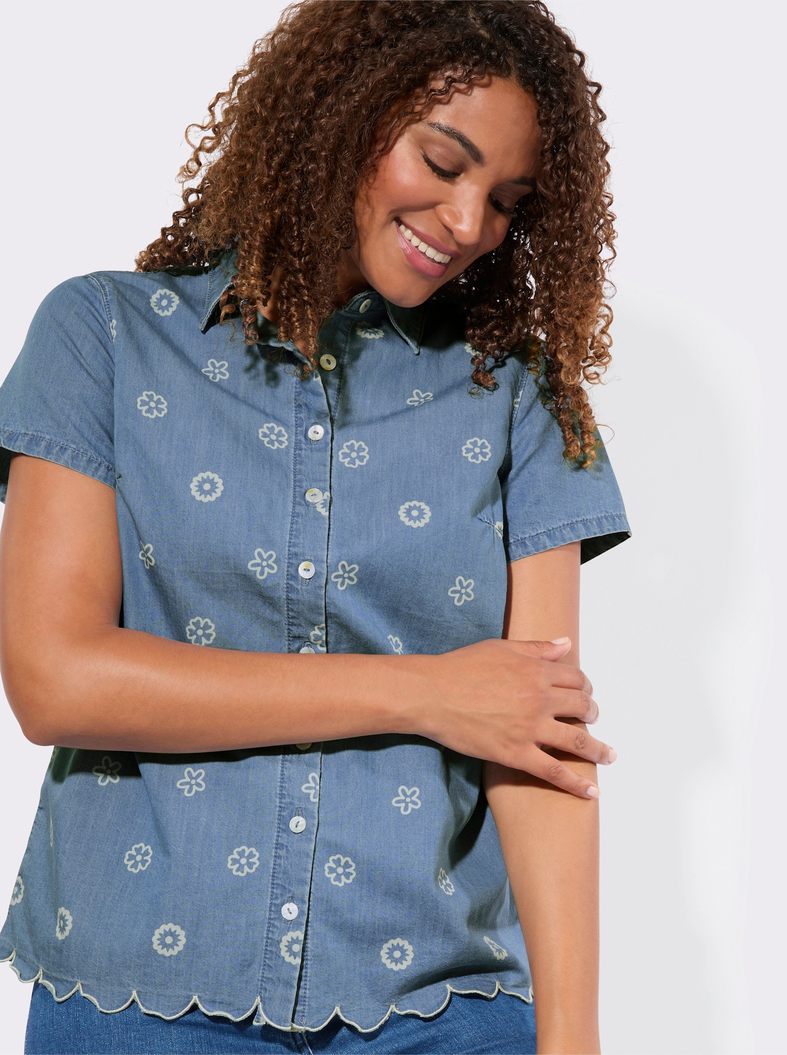 Jeansbluse mit gebogtem Saum - blue-bleached