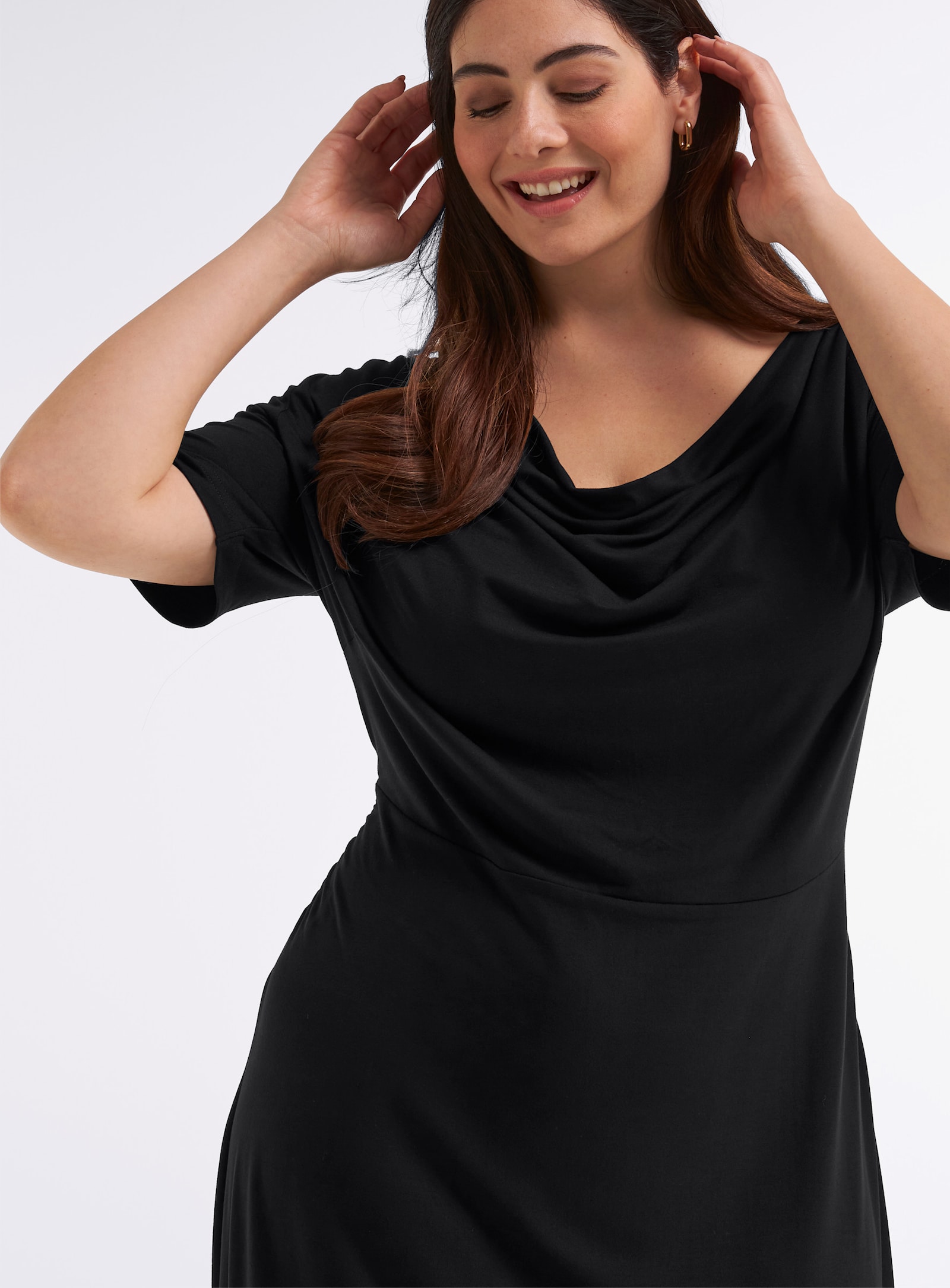 sheego Jerseykleid mit Wasserfall-Ausschnitt - schwarz