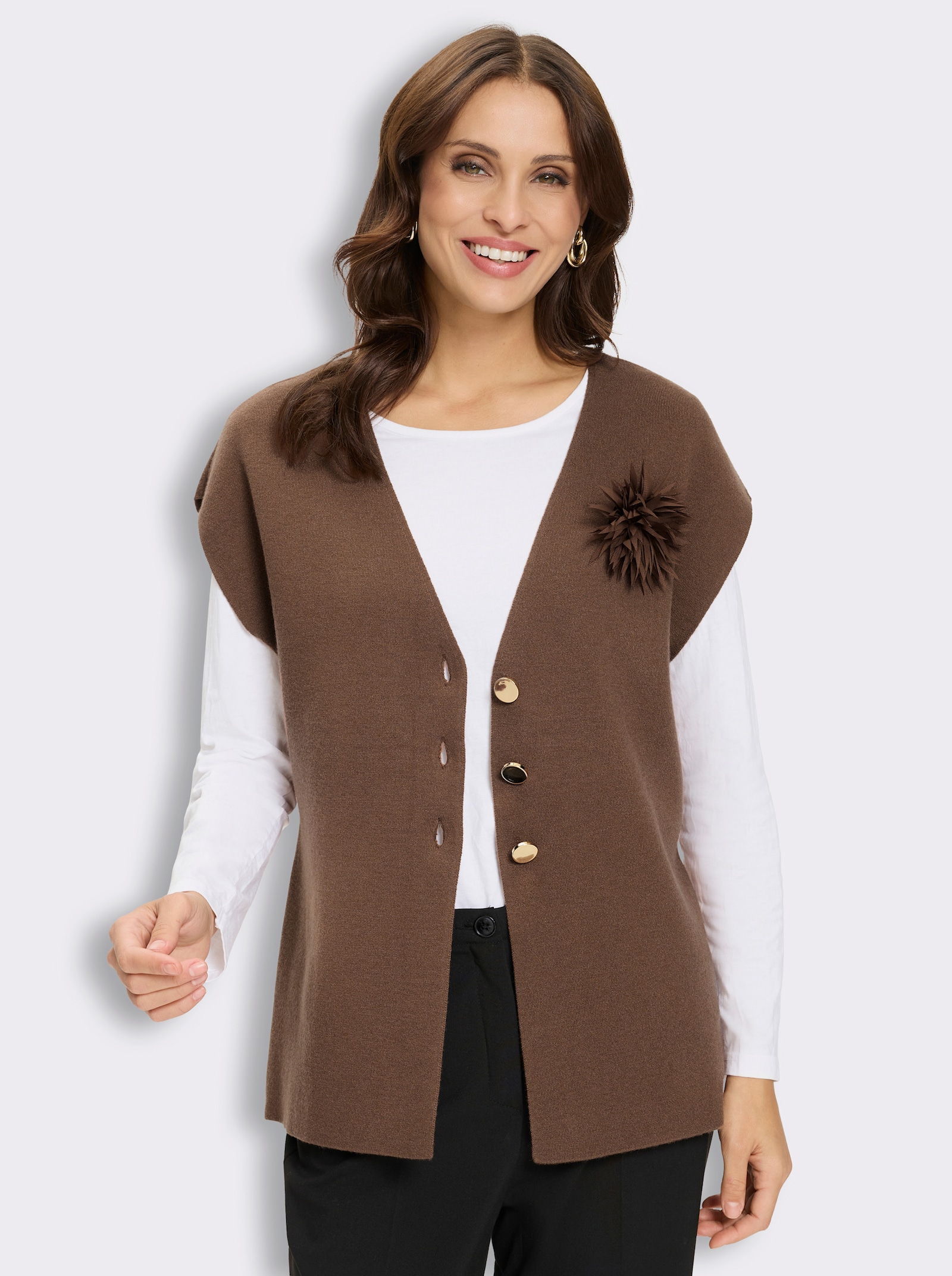 Strickweste mit Feder-Brosche - braun