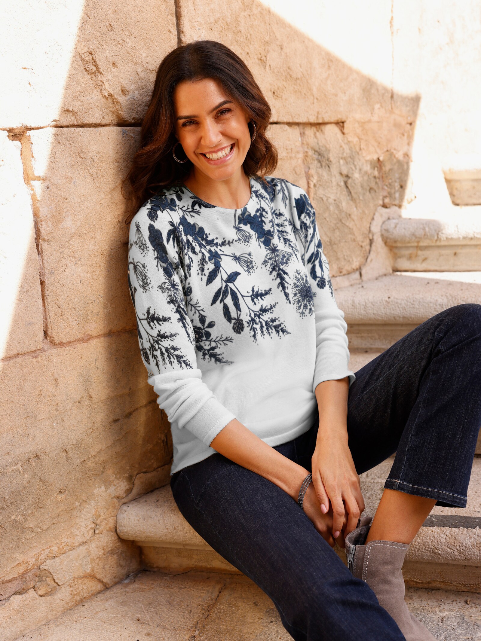 Feinstrickpullover mit platziertem Print - ecru-rauchblau-bedruckt