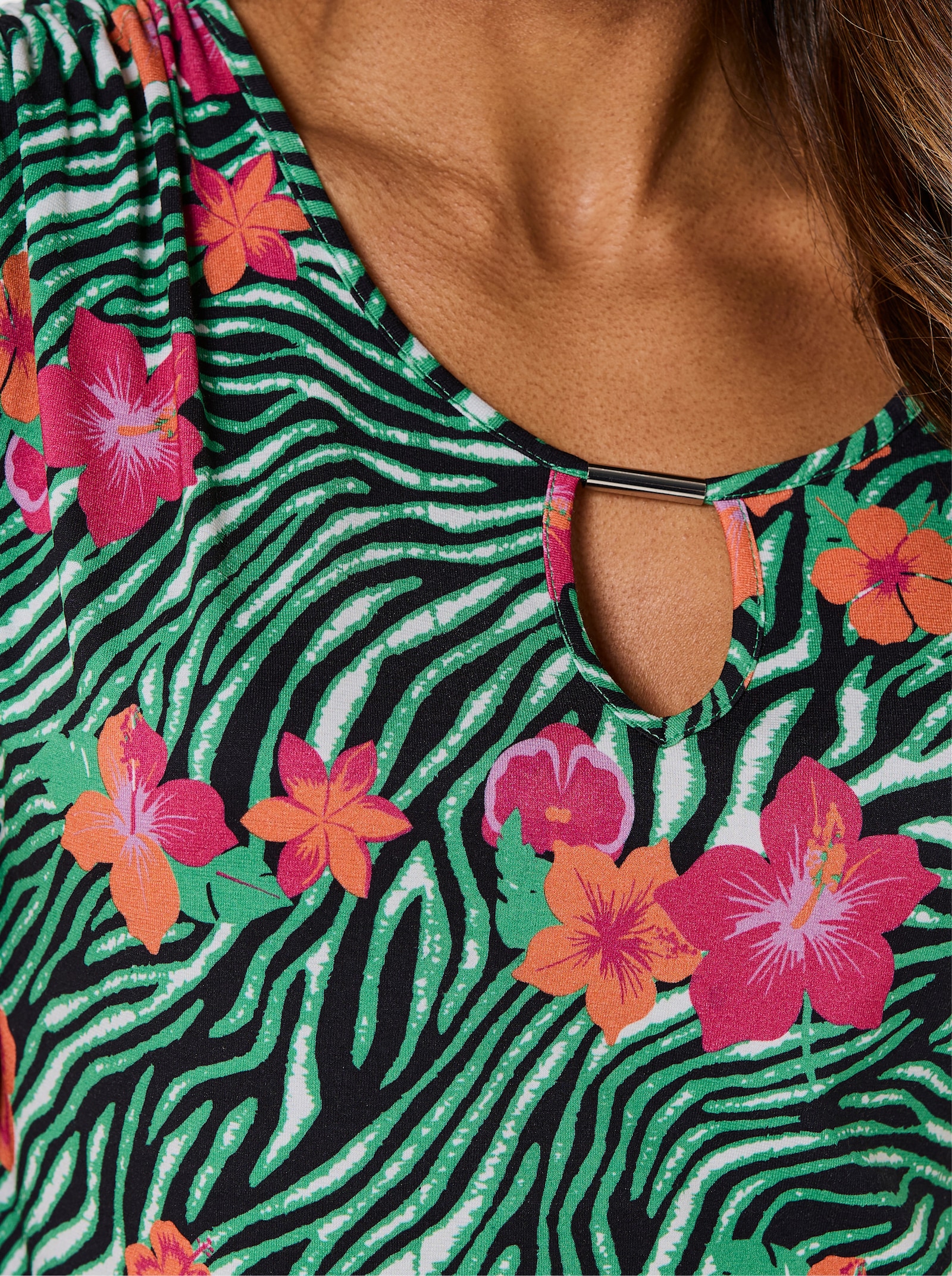 feel good Sommerkleid in A-Linie - schwarz-apfel-bedruckt