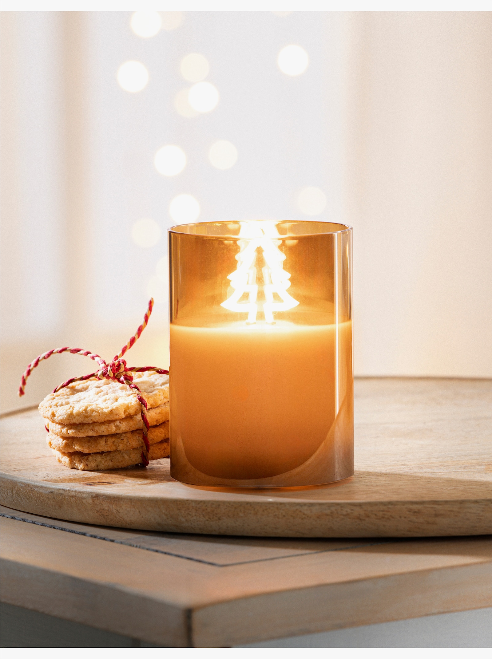 Deko-Objekt LED-Echtwachs-Kerze im Glas - Tannenbaum