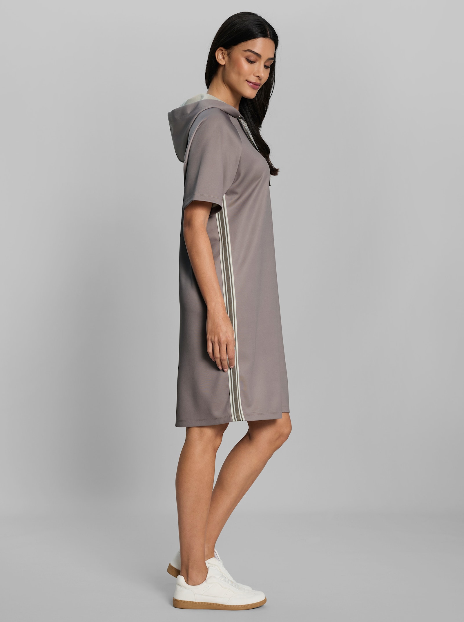 heine Sweatkleid mit Glitzer-Details - taupe
