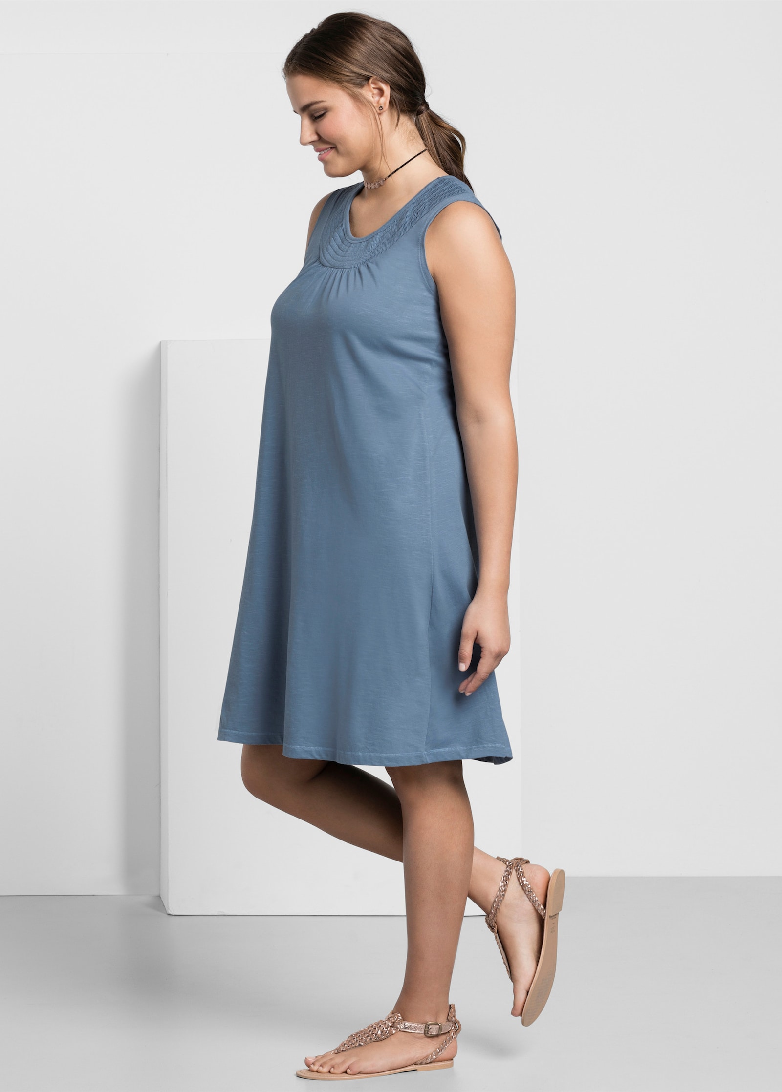 sheego Jerseyjurk in wijde A-lijn, mouwloos - bleu