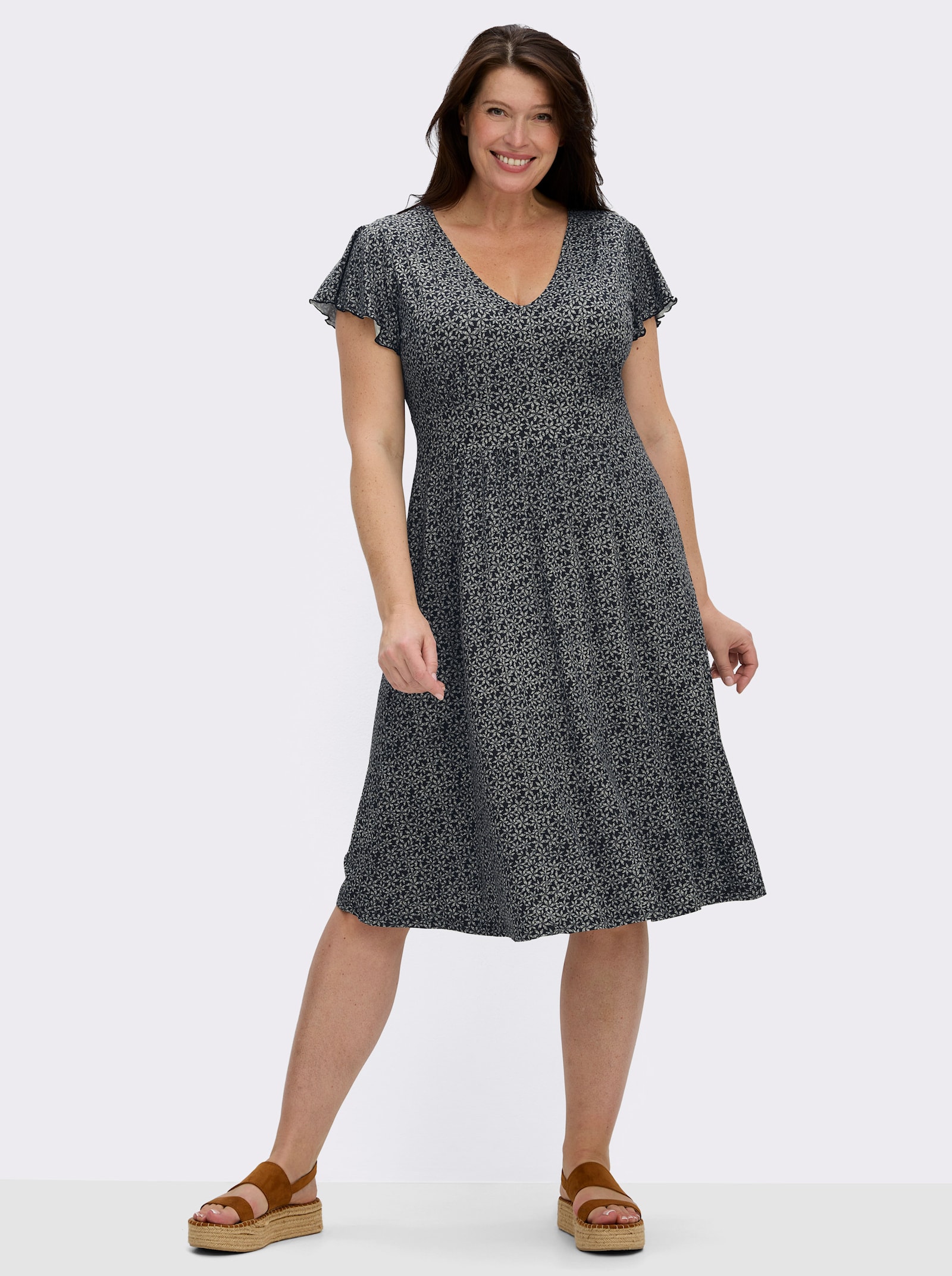 Jerseykleid mit Flügelärmeln und Smokpartie hinten - schwarz-weiß-bedruckt