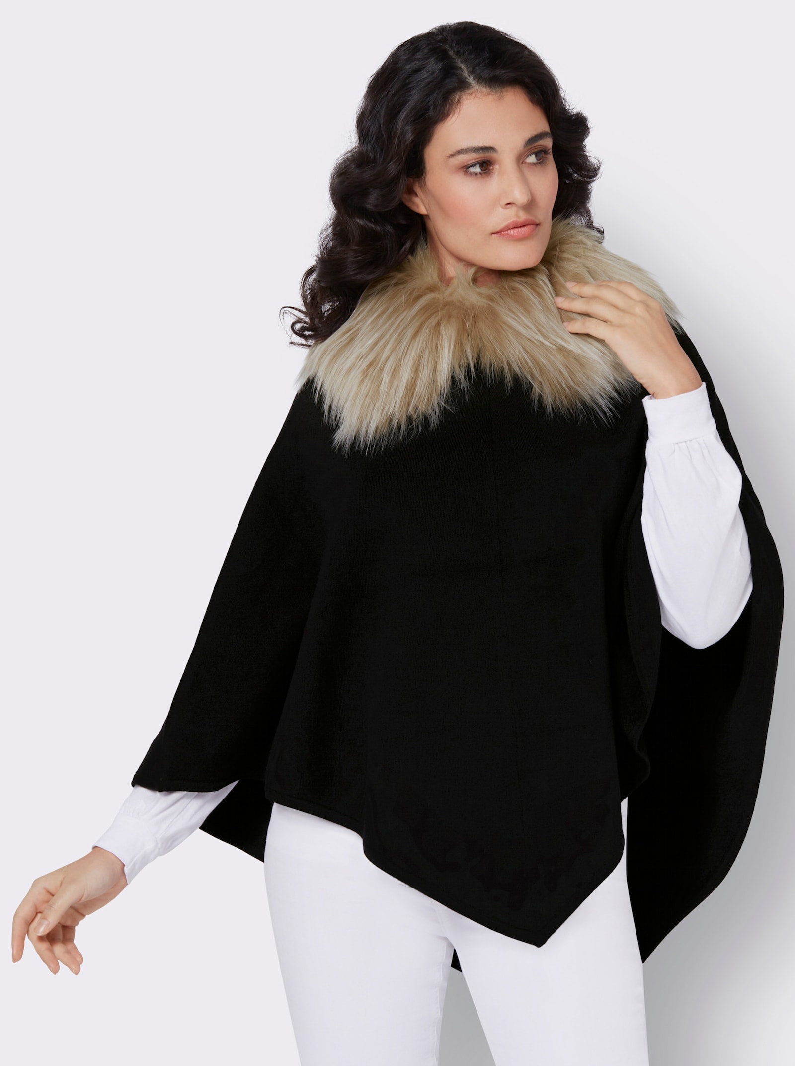 Strickponcho mit abknöpfbarem Pelz-Imitat - schwarz