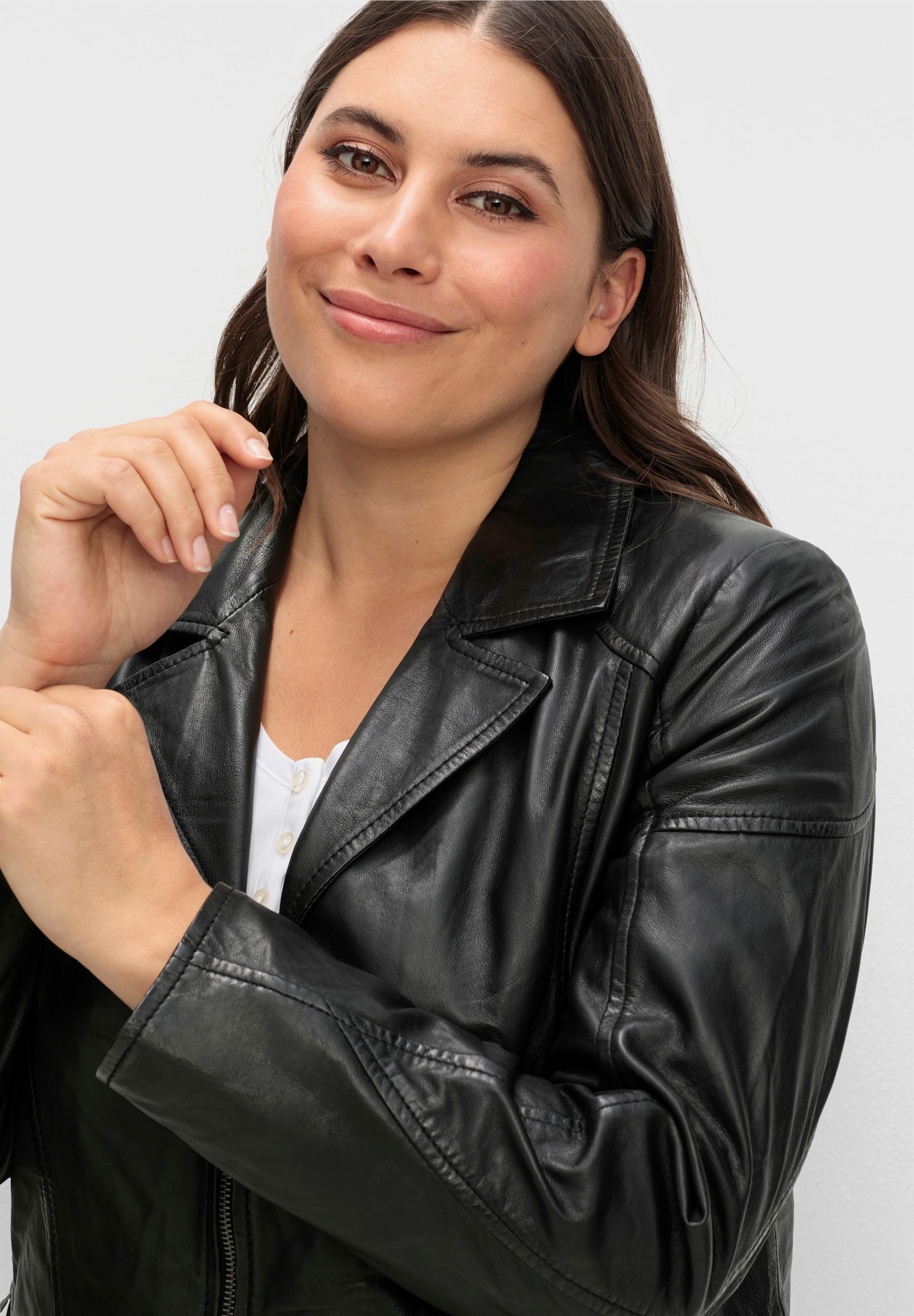 sheego Leren jack in lang, licht getailleerd model - zwart