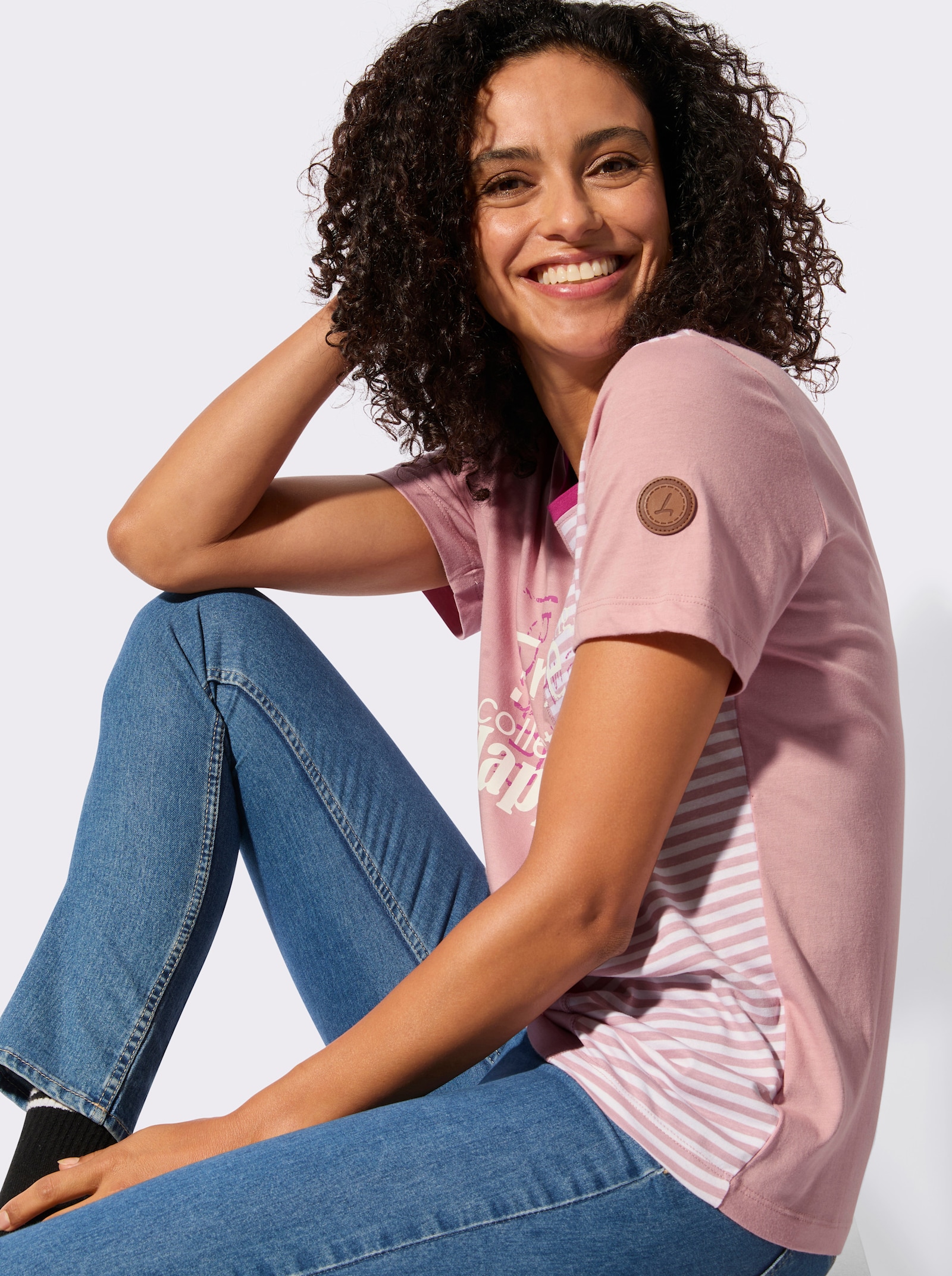 Rundhalsshirt mit Schriftzug und Streifen-Print - hortensie-erika-bedruckt