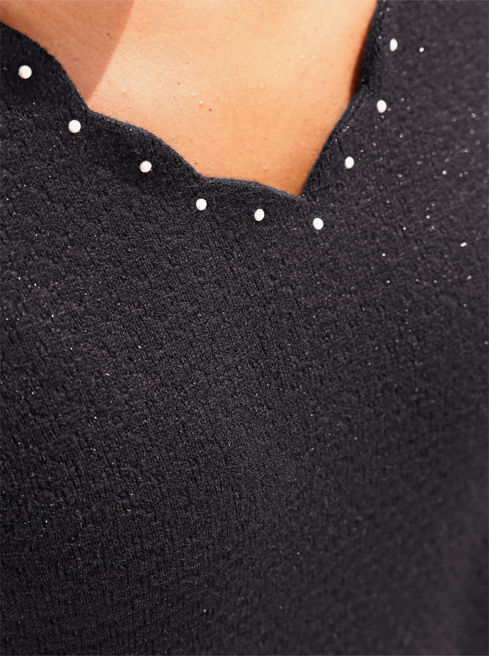 Kurzarmshirt mit Zierperlen - schwarz