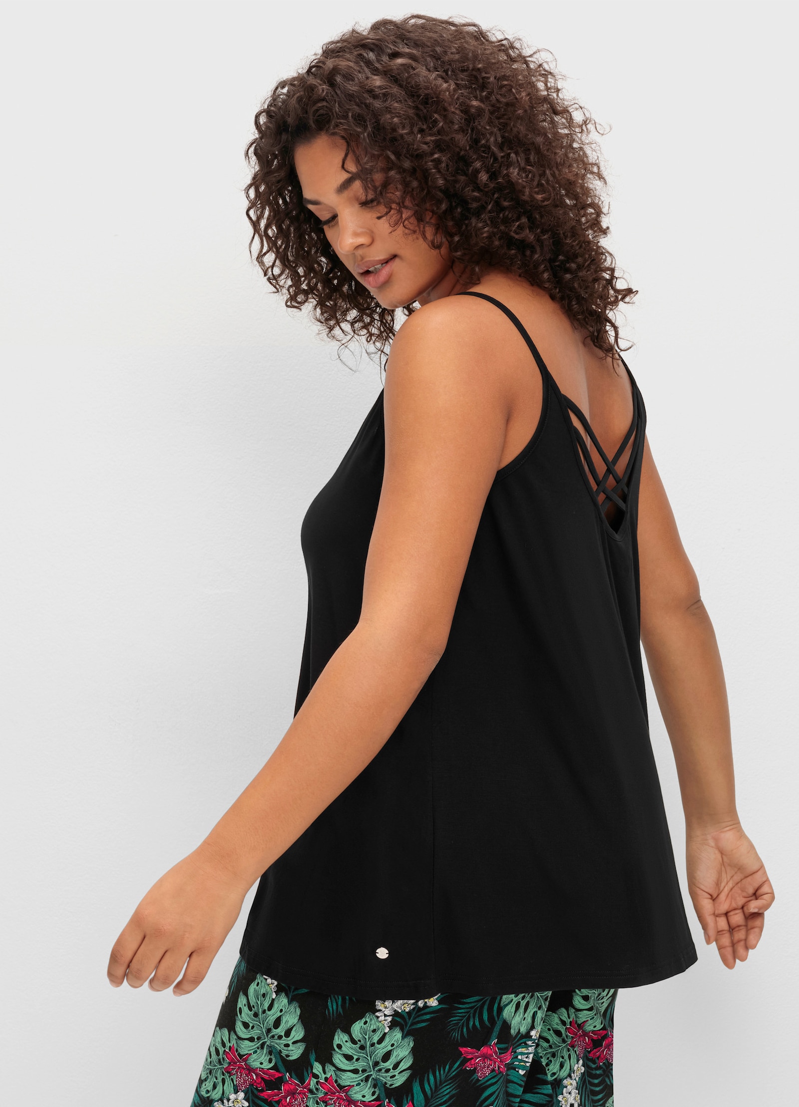 sheego Spaghettitop mit tiefem Rückenausschnitt - schwarz