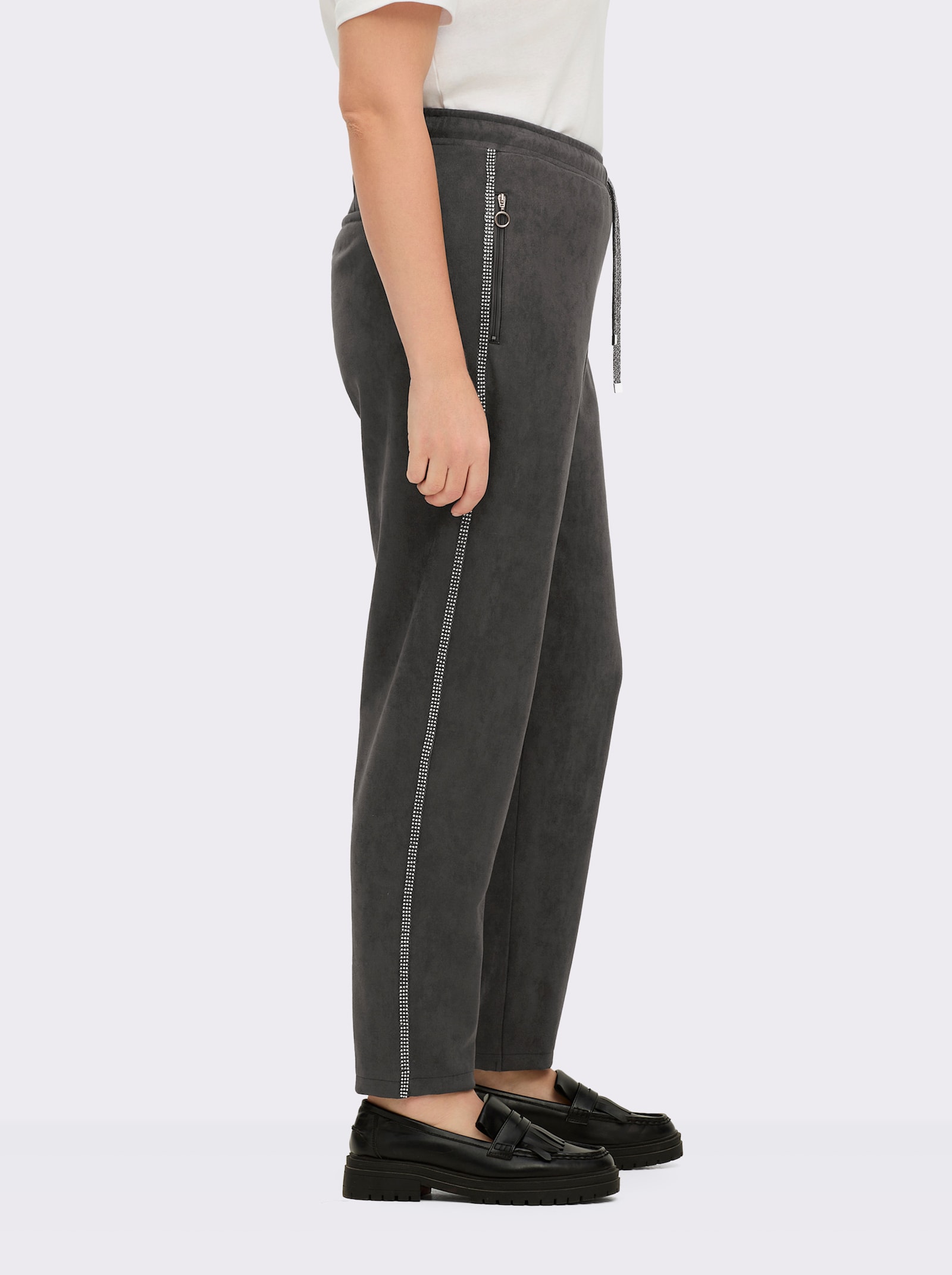 sheego Jogg Pants in Veloursleder-Optik, mit Galonstreifen - graphit