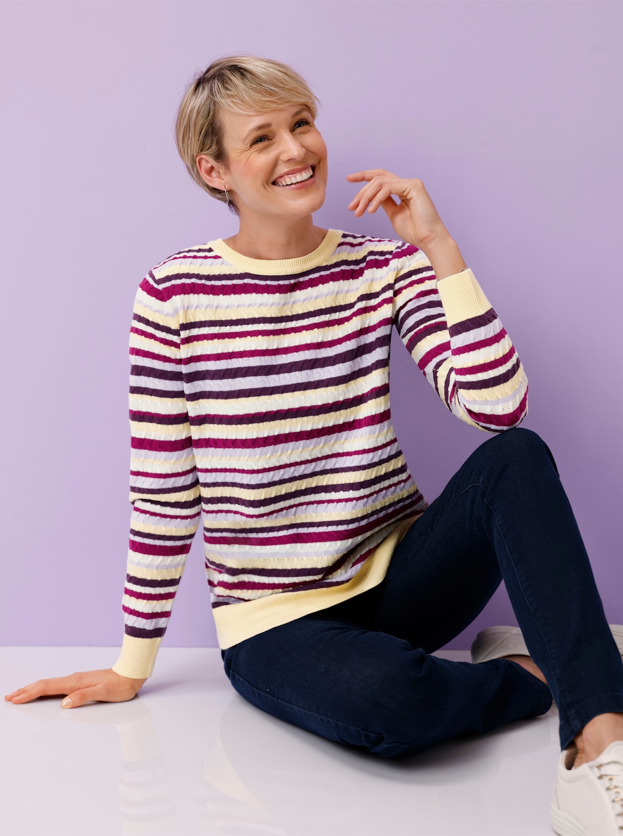 Rundhalspullover mit Zopfmuster im Ringel-Dessin - mauve-traube-geringelt