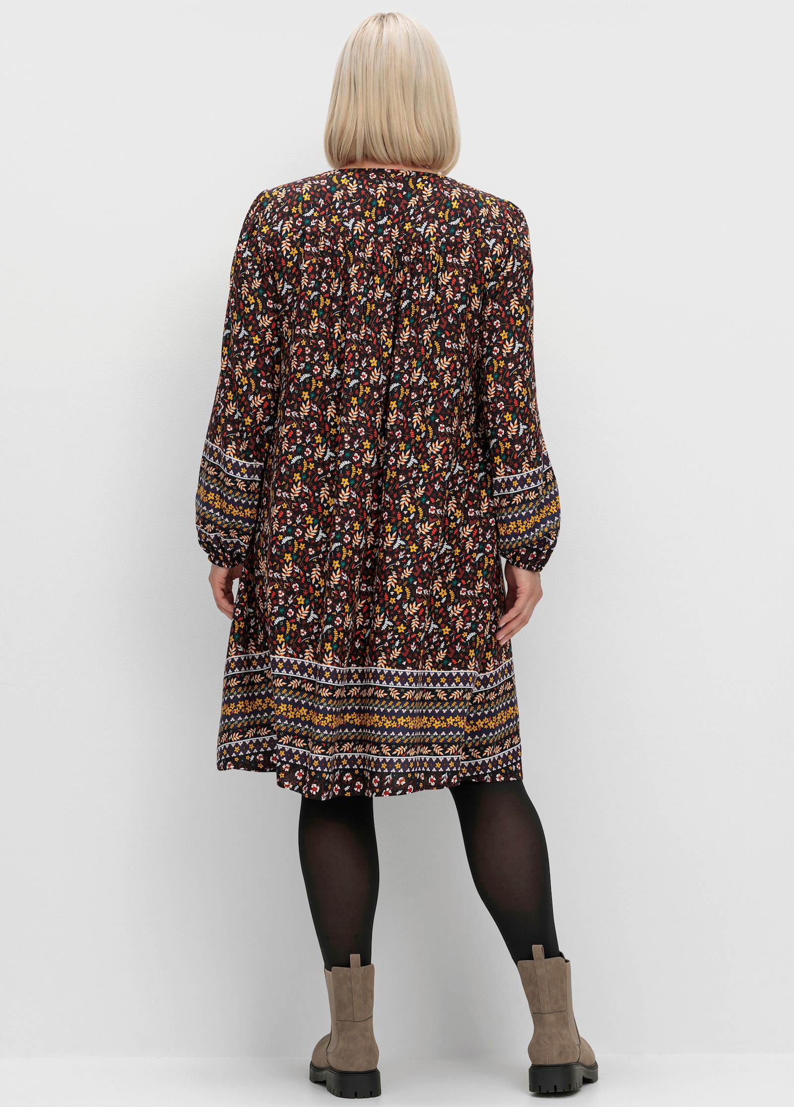 Druckkleid mit Bordüren-Dessin - schwarz-rotbraun-bedruckt