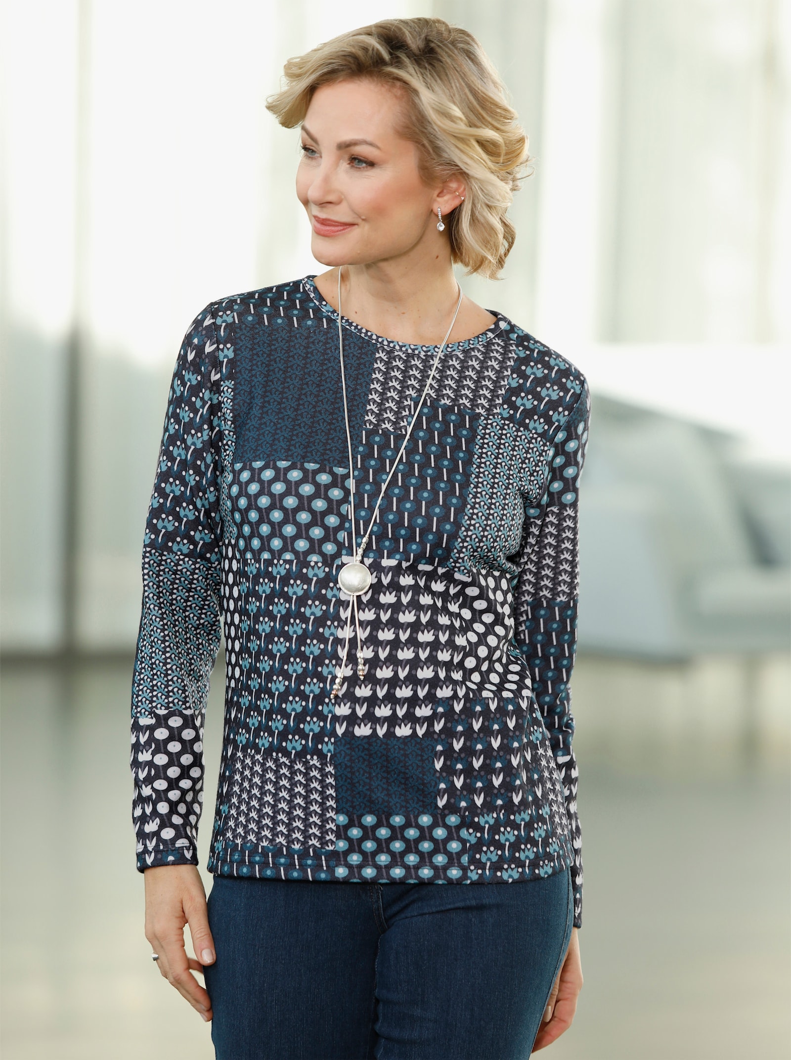 Langarmshirt mit Druck in Patch-Optik - petrol-schwarz-bedruckt