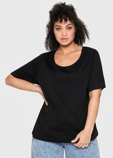 sheego T-Shirt mit tiefem Rundhalsausschnitt - schwarz
