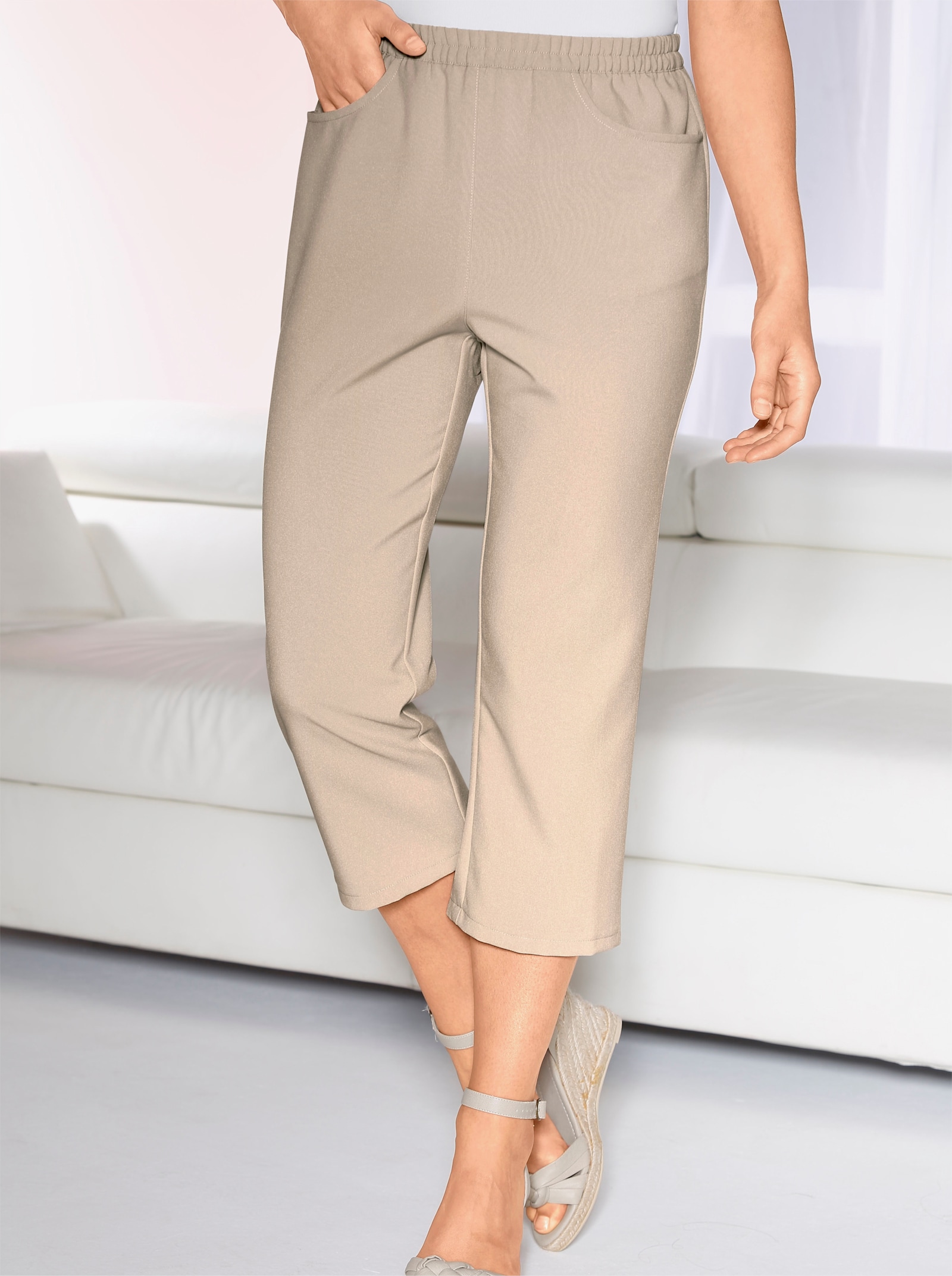 Caprihose mit glitzernder Schmetterlings-Applikation - beige